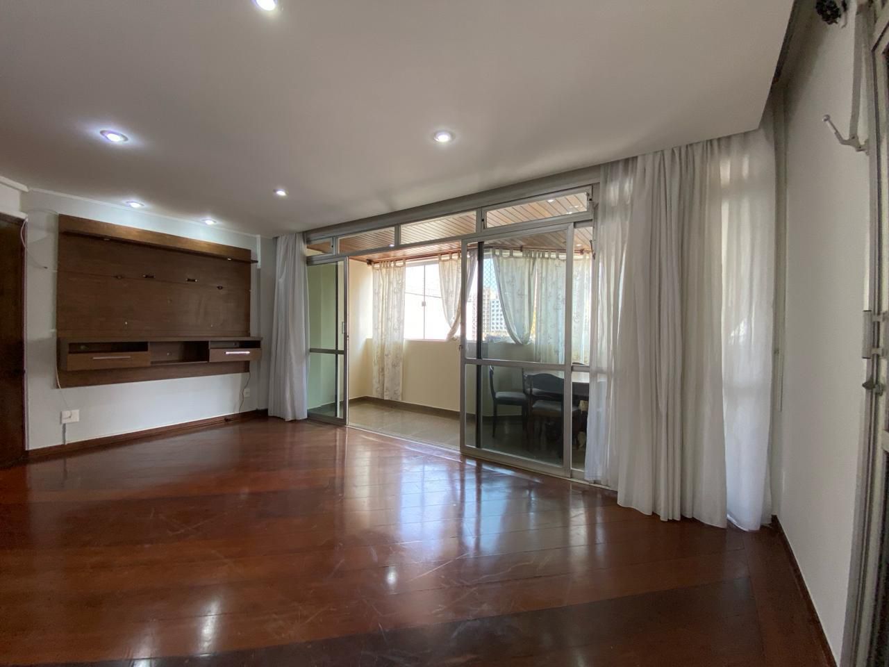 Apartamento 214m²/4 quartos (sendo 1 suíte)/ 02 vagas - Condomínio Edifício Príncipe de Galles,  R. Espírito Santo- Centro, Londrina, PR