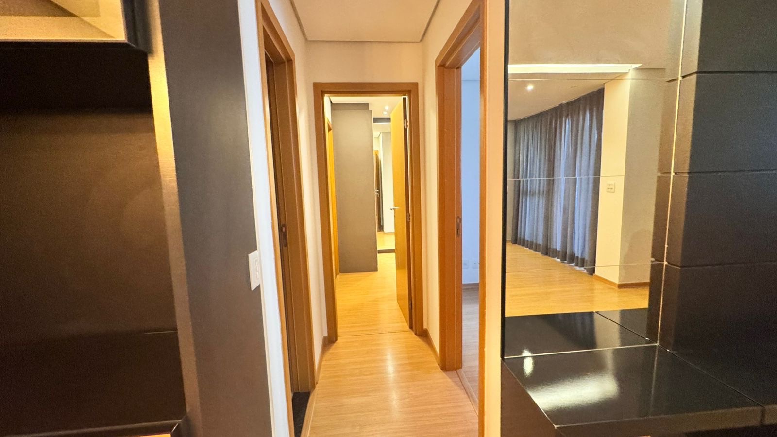 Apartamento para venda, Edifício Liberty Towers,  77m² úteis, 2 quartos sendo 1 suíte, andar alto, com planejados -  Santa Rosa, Londrina, PR