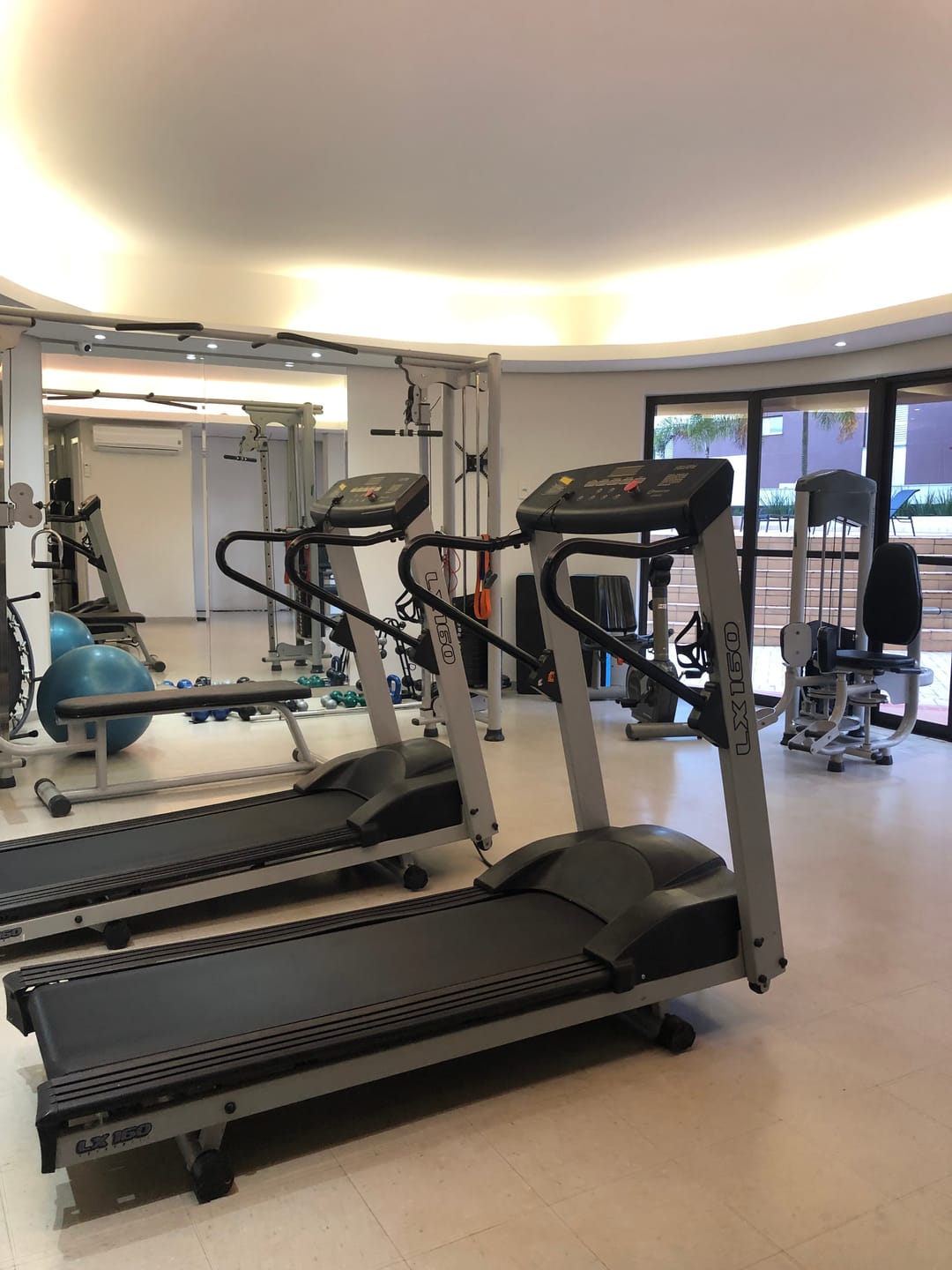 Apartamento à venda, Edifício London Lake, 263m² úteis, 2 suítes, ampla varanda com churrasqueira, 3 vagas - Caiçaras, Londrina, PR
