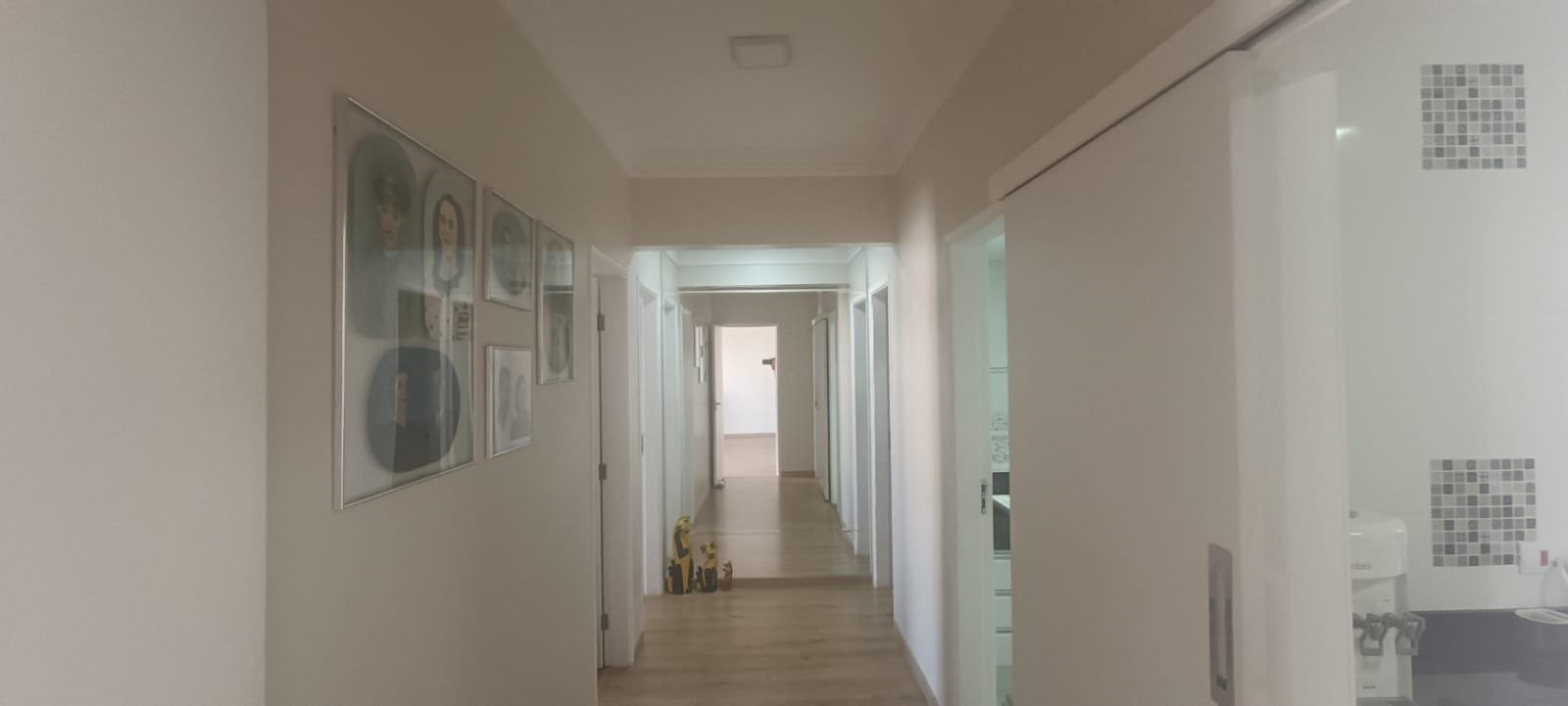Apartamento  à venda,  Edifício Mona Lisa no calçadão central,177m² uteis, 4 quartos  sendo 2 suítes, recém reformado, andar alto, Centro, Londri