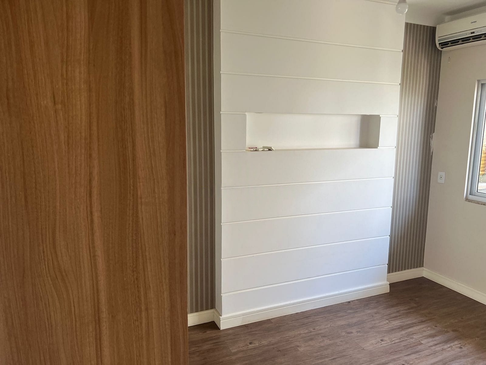 Sobrado à venda, Royal Forest, 280m² úteis, 4 quartos sendo 2 suítes, completo em móveis planejados, piscina - Esperança, Londrina, PR