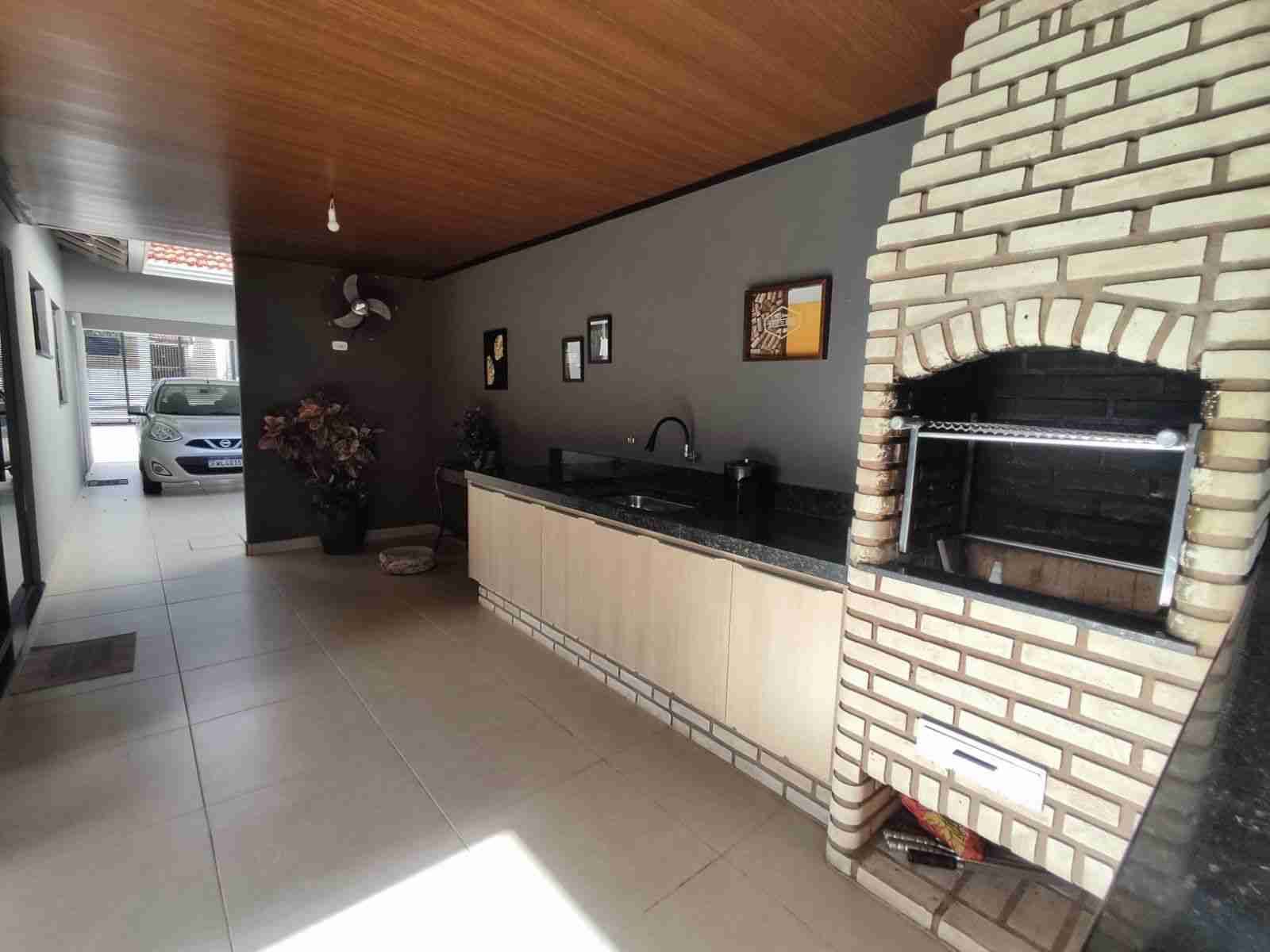 Casa à venda, 152m2 úteis, área total 330m2, 3 quartos, 3 vagas-  Mônica Londrina Pr