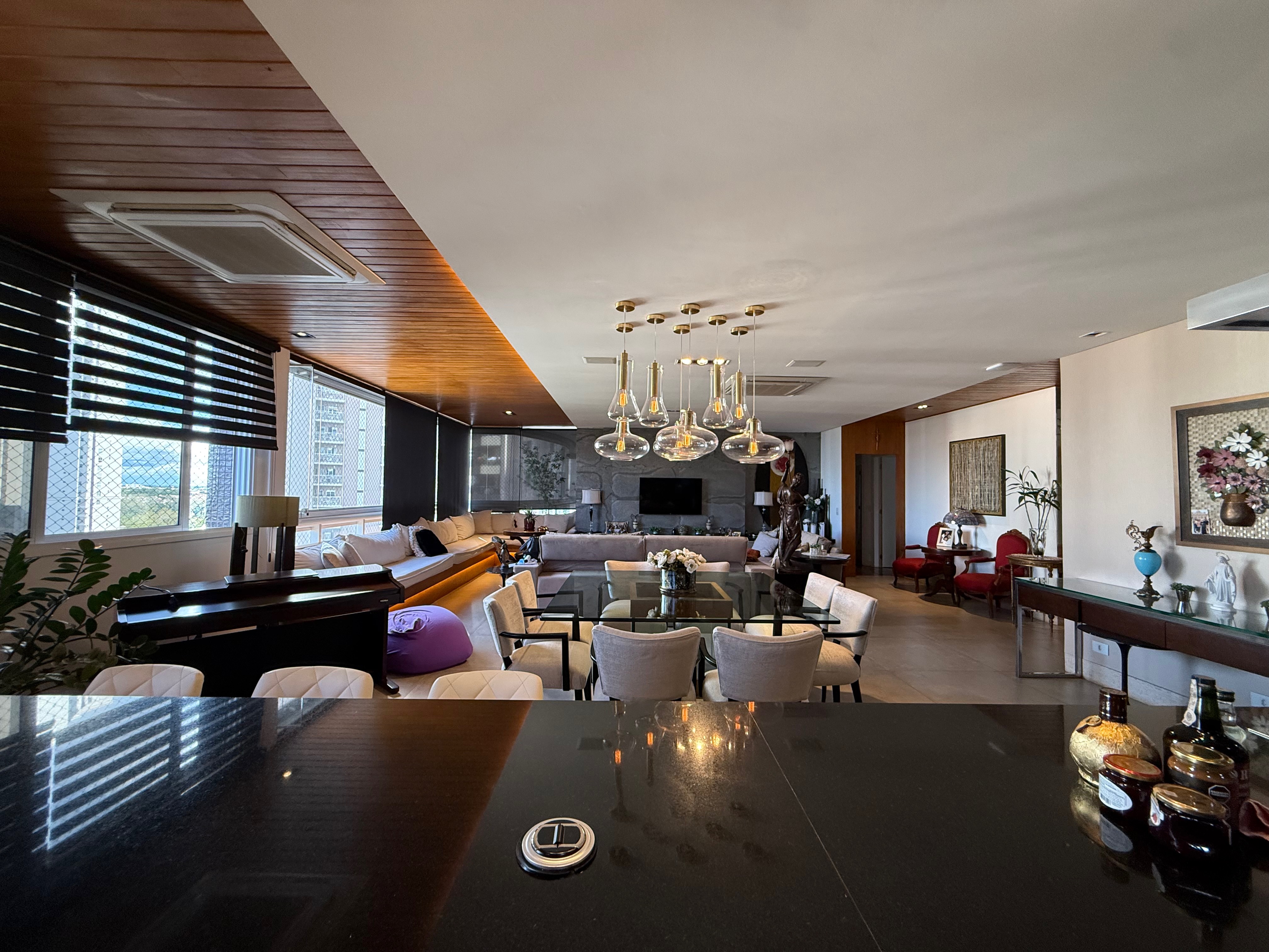 Apartamento à Venda,Porteira fechada, 245m² Privativo aceita permuta, Contém 4 suítes,3 vagas Garagem Gleba Palhano, Londrina, PR