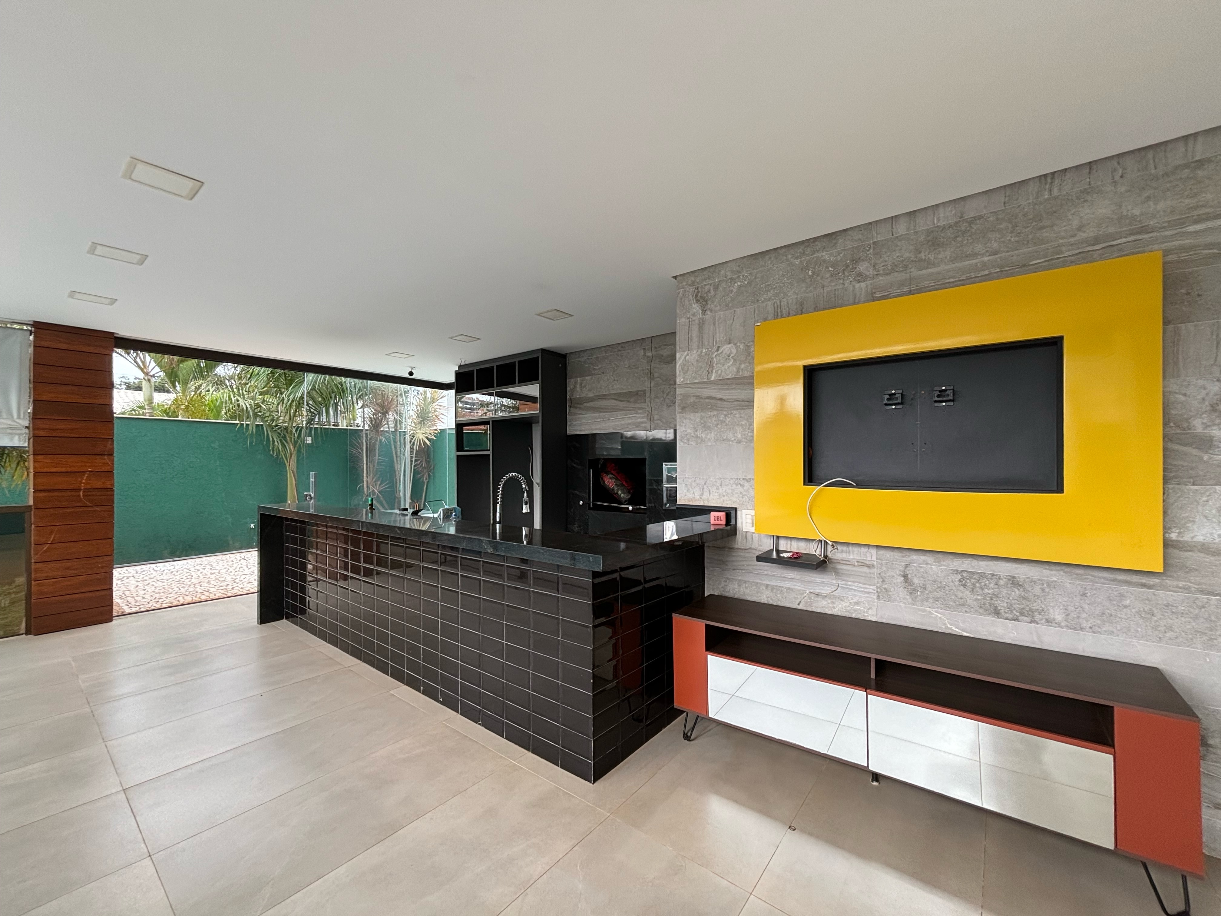 Sobrado à venda e locação,  500m², 4 quartos (sendo 2 suítes), 6 banheiros, 4 vagas de garagem, Mediterrâneo - Londrina, PR
