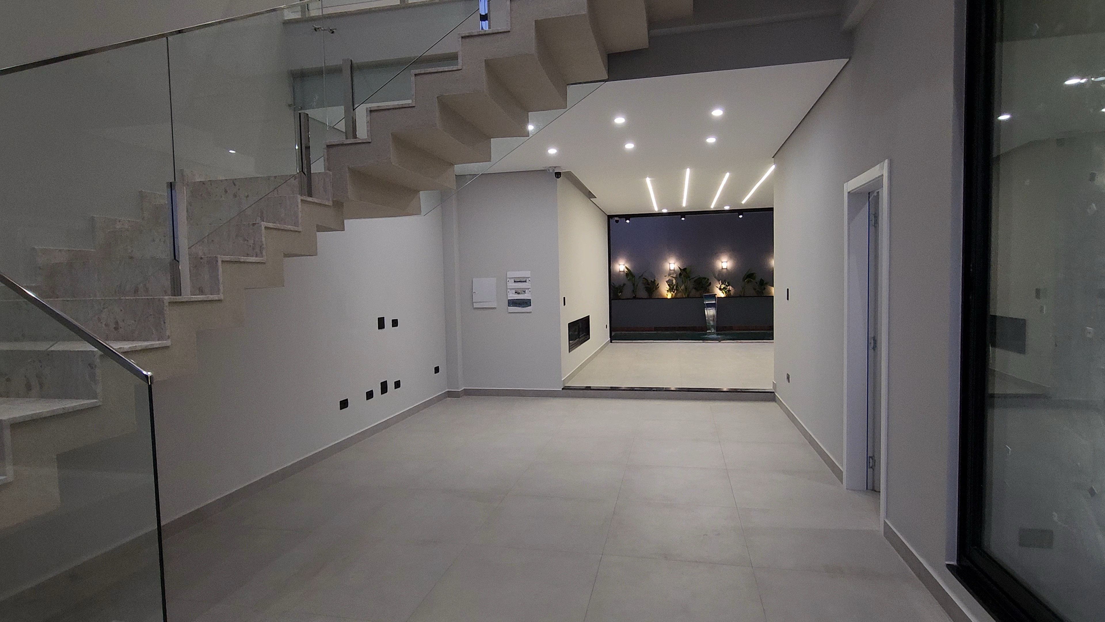 Casa em condominio à Venda, Parque Tauá Araguari, 233 m² construção, 3 suítes, hidro, piscina privativa - Jardim Morumbi, Londrina, PR
