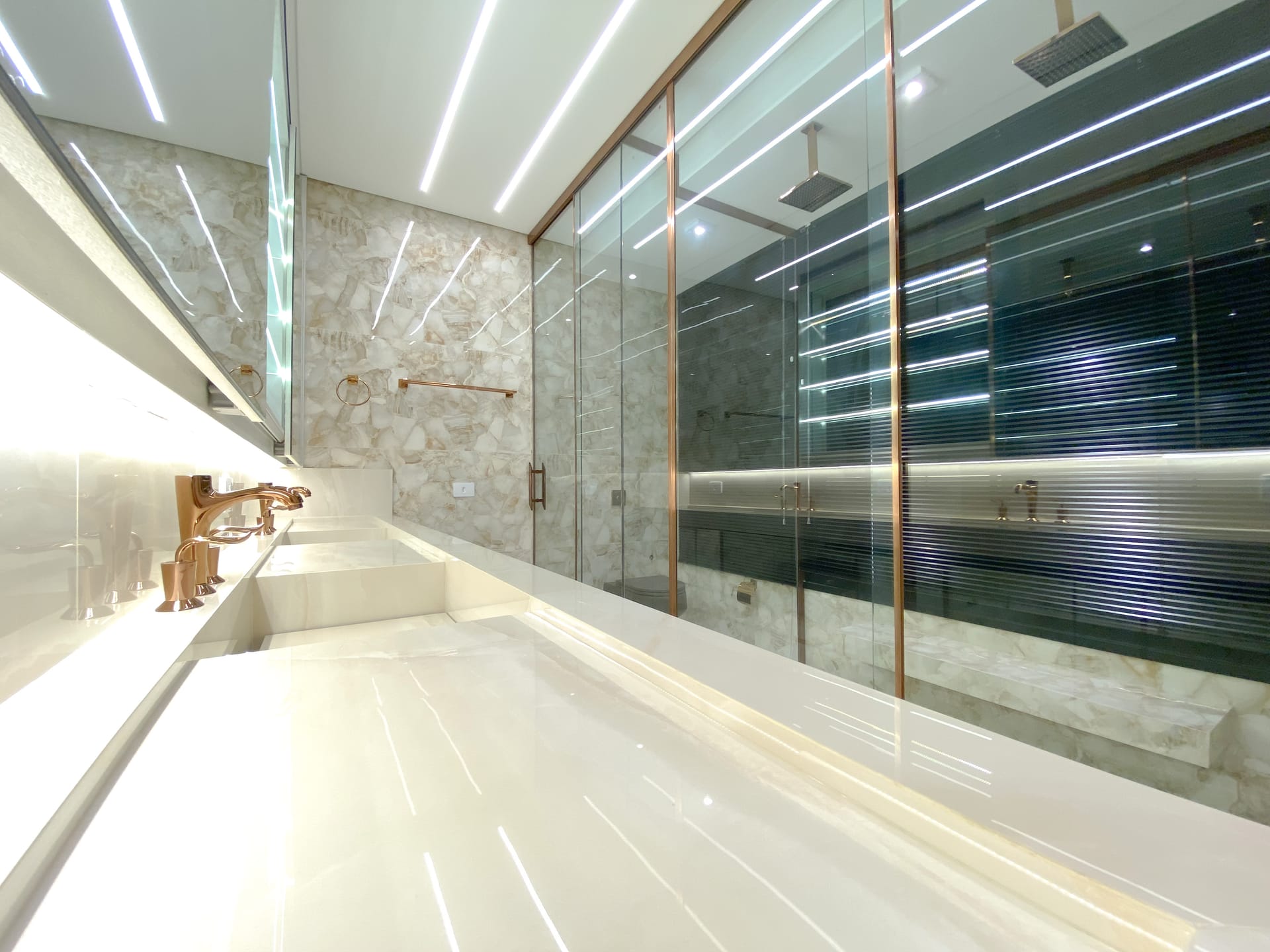 Sobrado à Venda, 302m² úteis,  3 suítes, decorado no Cond.Vivenda Vivendas do Arvoredo, Londrina, PR