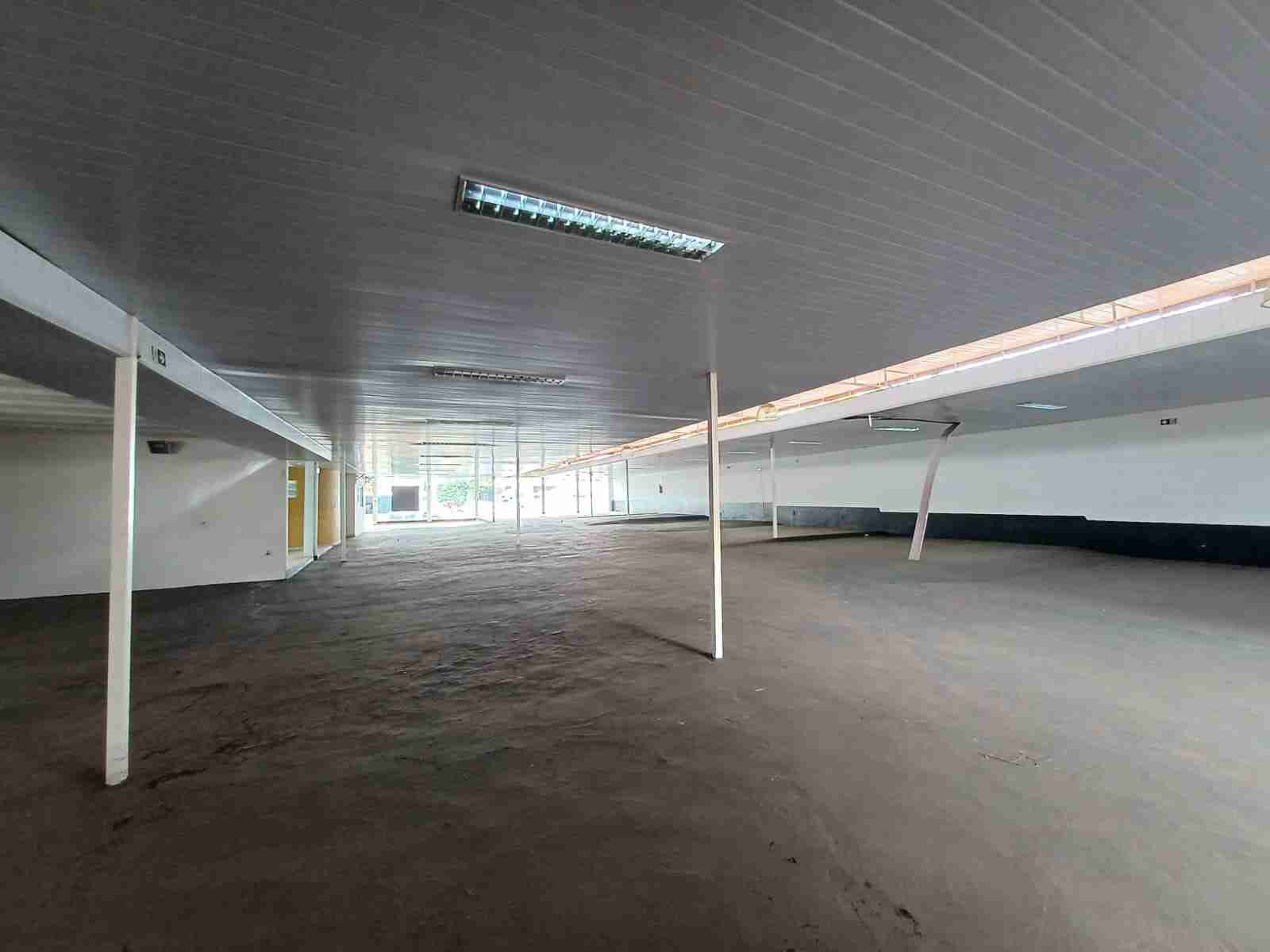 Barracão para locação, 800m² úteis, fachada em vidro, excelente localização Av Higienópolis , 8 vagas-  Jardim Higienópolis, Londrina, PR