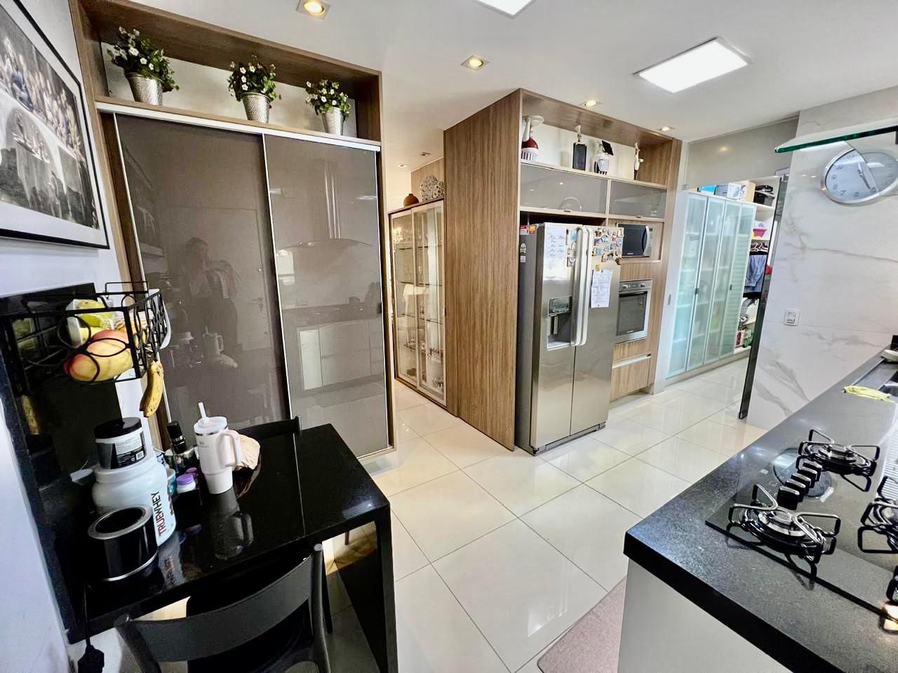 Apartamento  à venda, Ed. Maison Victoria, 183m², 3 suítes, 2 vagas -  Santa Rosa, Londrina, PR