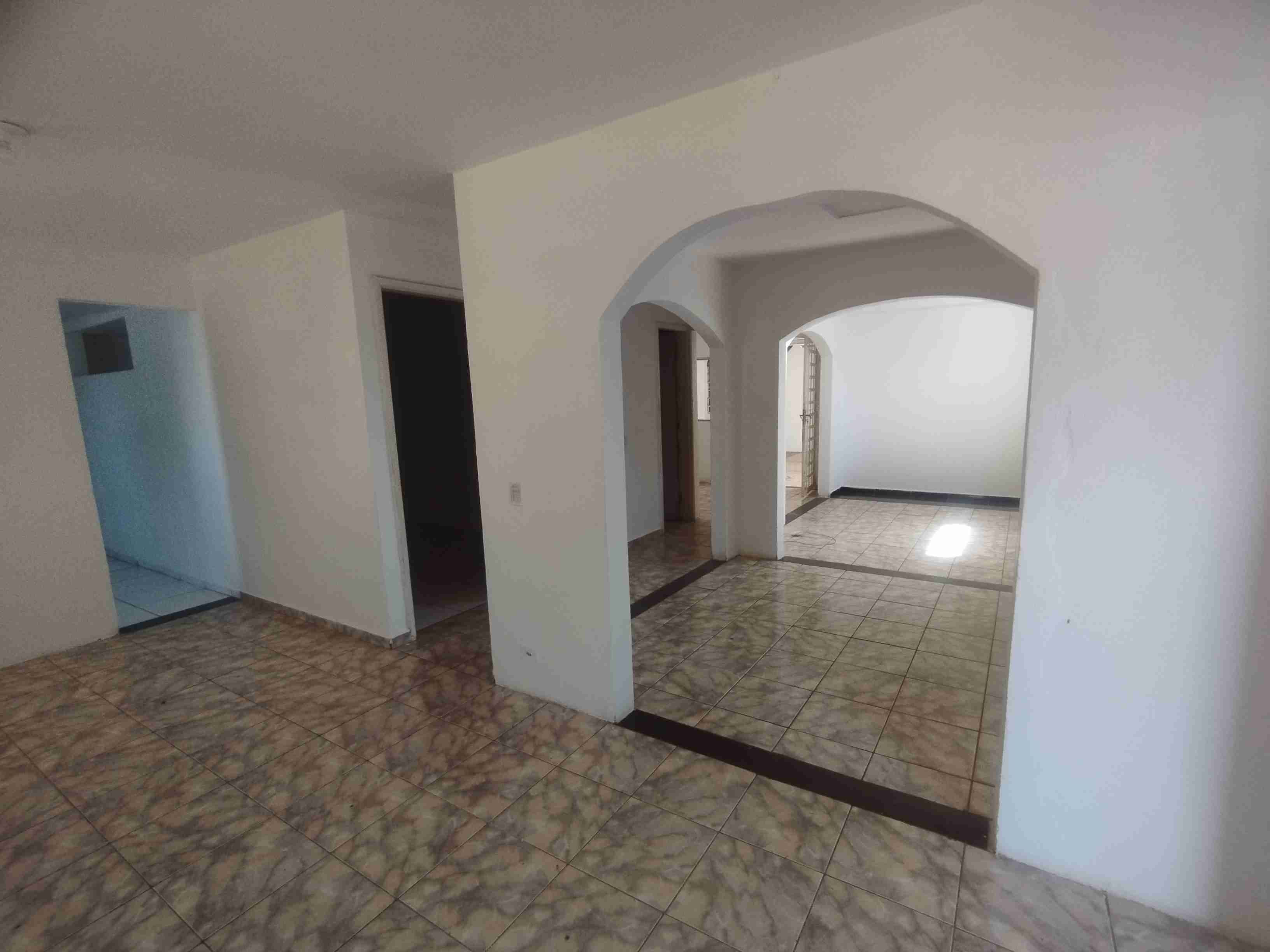 Casa comercial para Locação, 6 salas, localização na  Av. Arthur thomas, 200M² de construção, Jd Bandeirantes - Londirna-PR