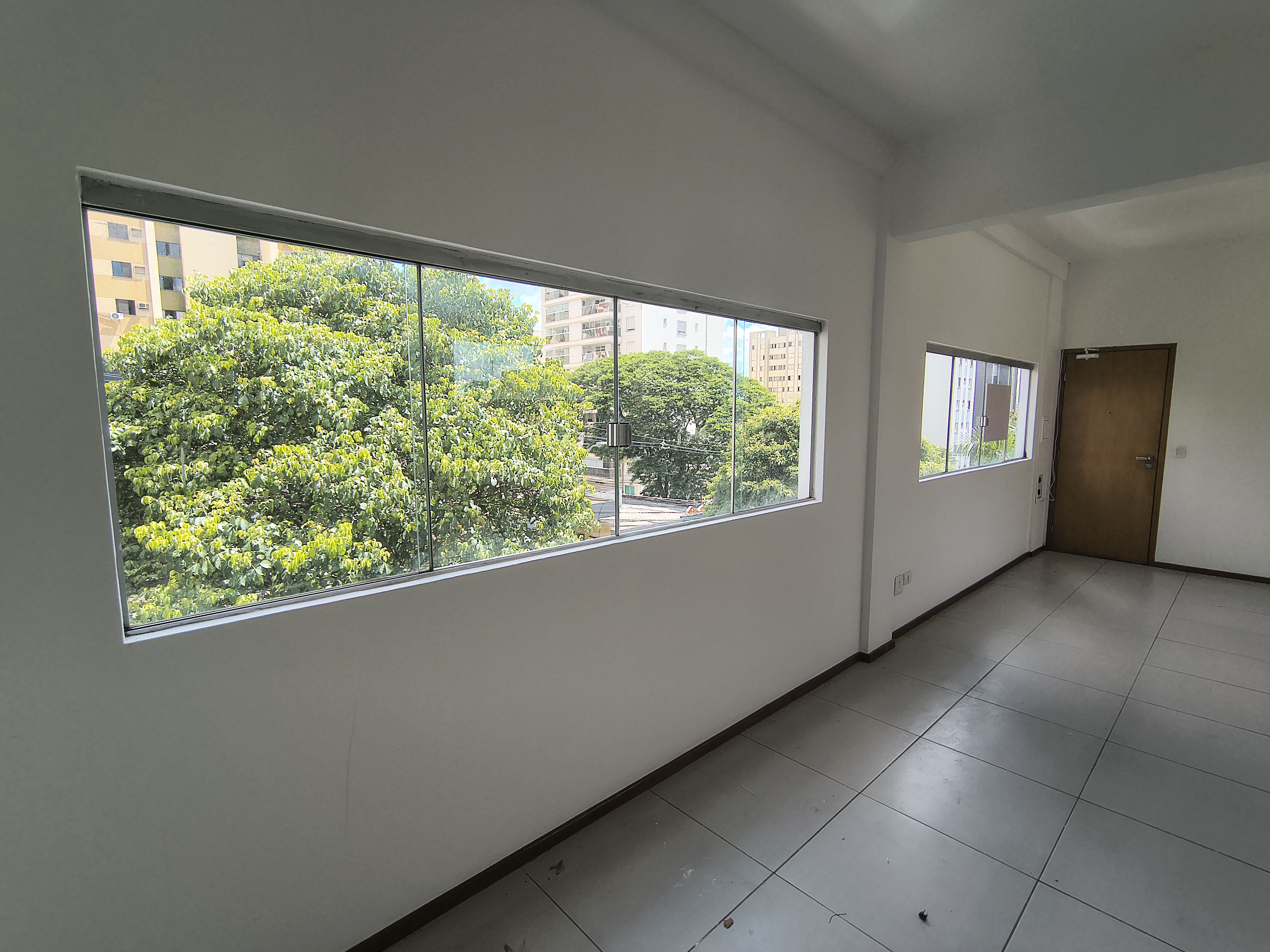 Sala para locação, Rua Pará, centro, 100M² úteis, 2 banheiros. Londrina-PR