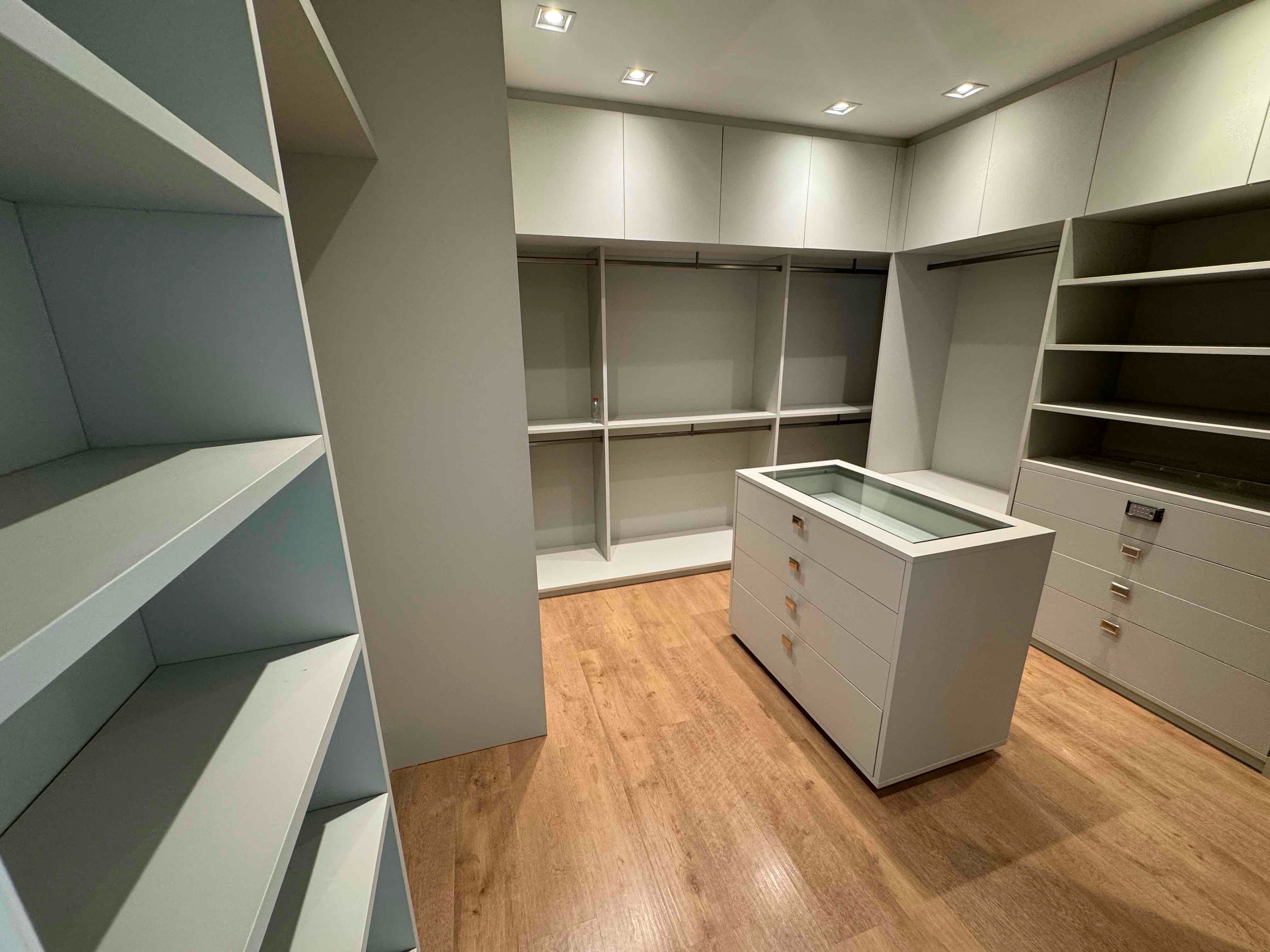 Apartamento à venda Landmark Residence, andar alto, Gleba Fazenda Palhano, Londrina, PR
