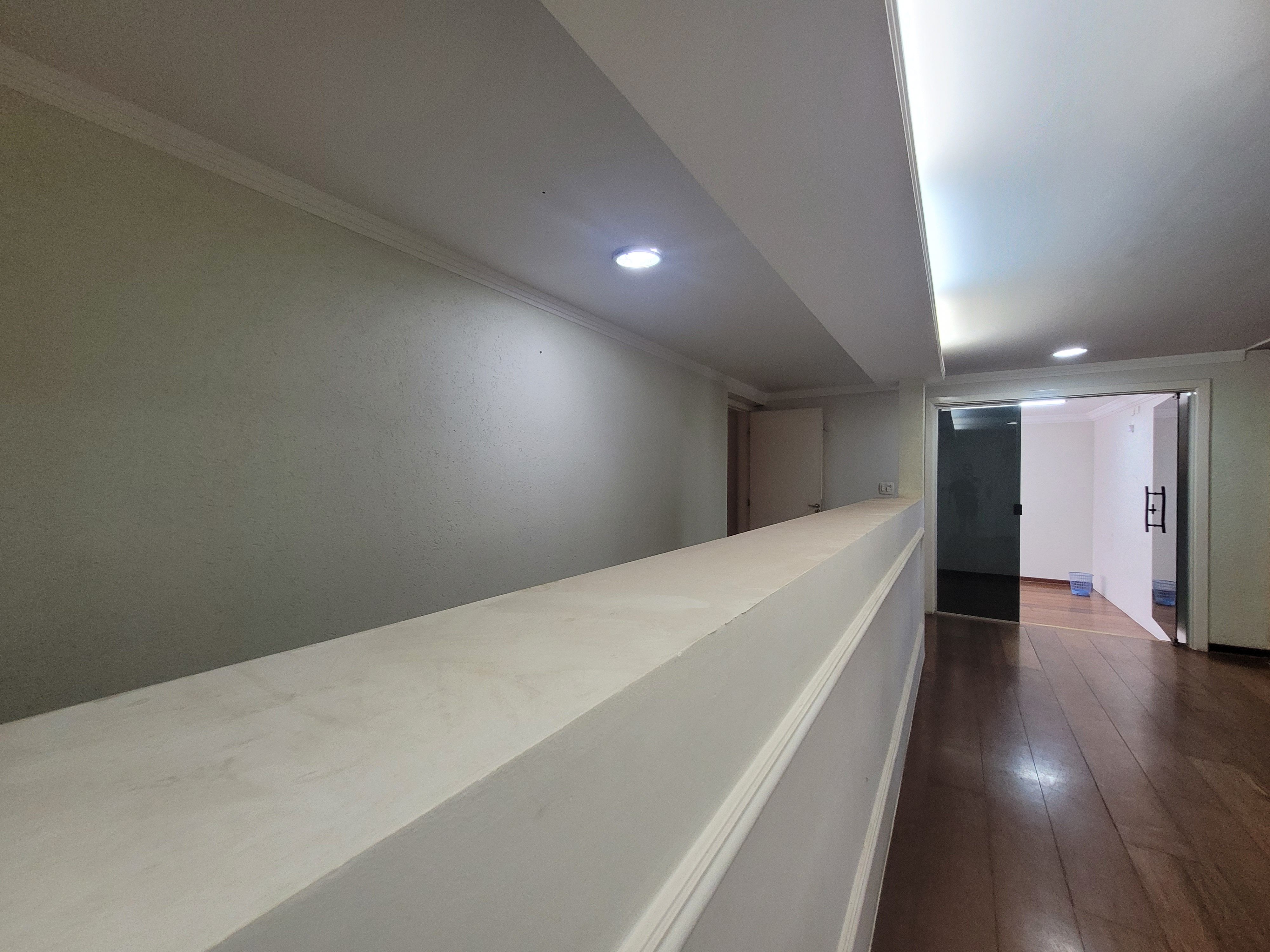 Sobrado à venda, 438m², 5 quartos sendo 3 suítes, 4 banheiros, 4 vagas de garagem no centro de Londrina, PR