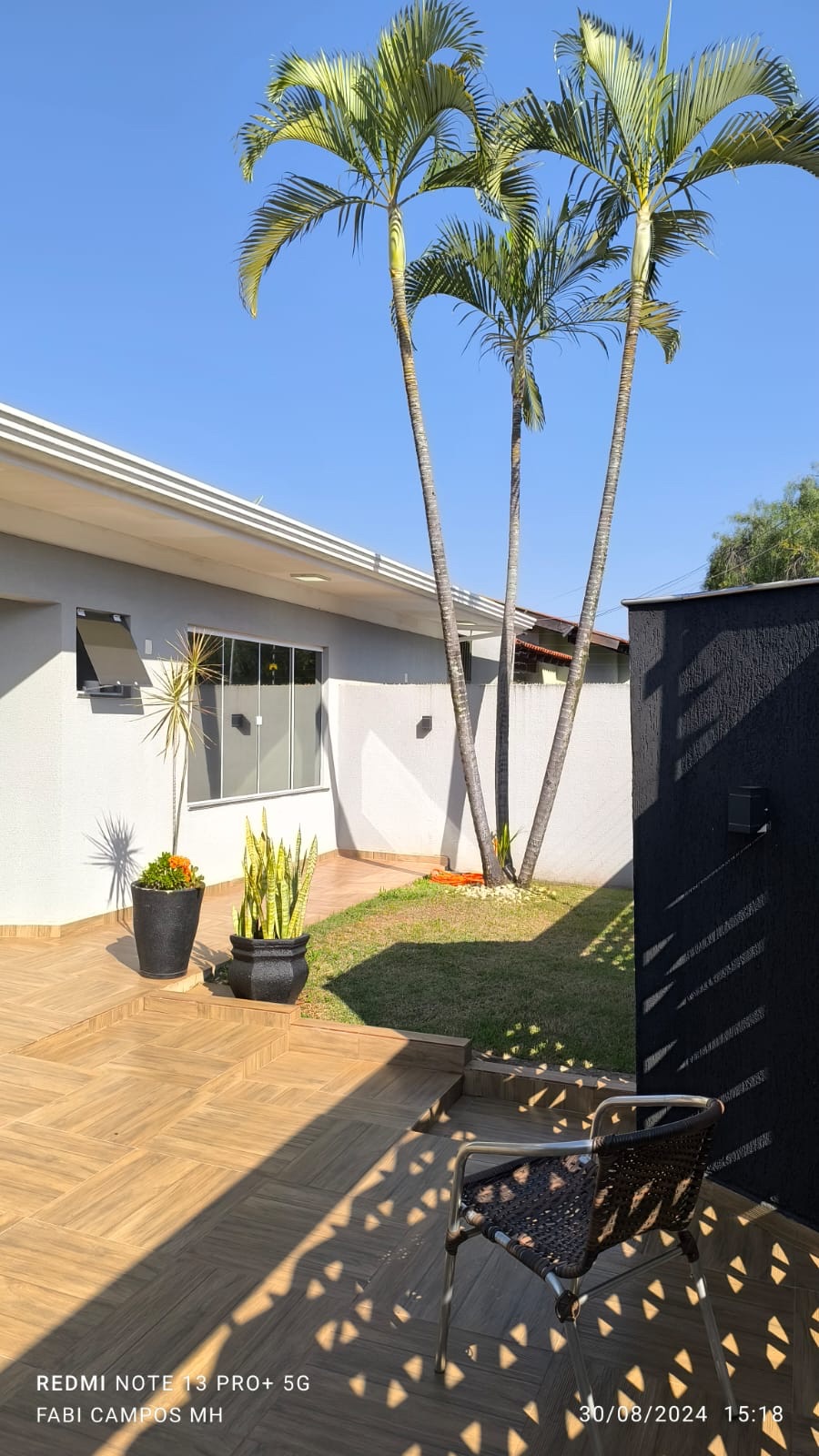 Casa à venda no Jardim Quebec, 614m², 3 Quartos sendo 1 suíte, 5 banheiros, 2 lavabos e 4 vagas de garagem, Londrina, PR