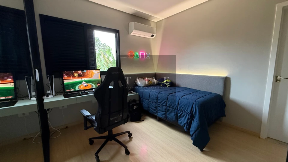 Sobrado à venda, 4 quartos sendo 3 suites, 250 m², Royal Maison, Londrina, PR