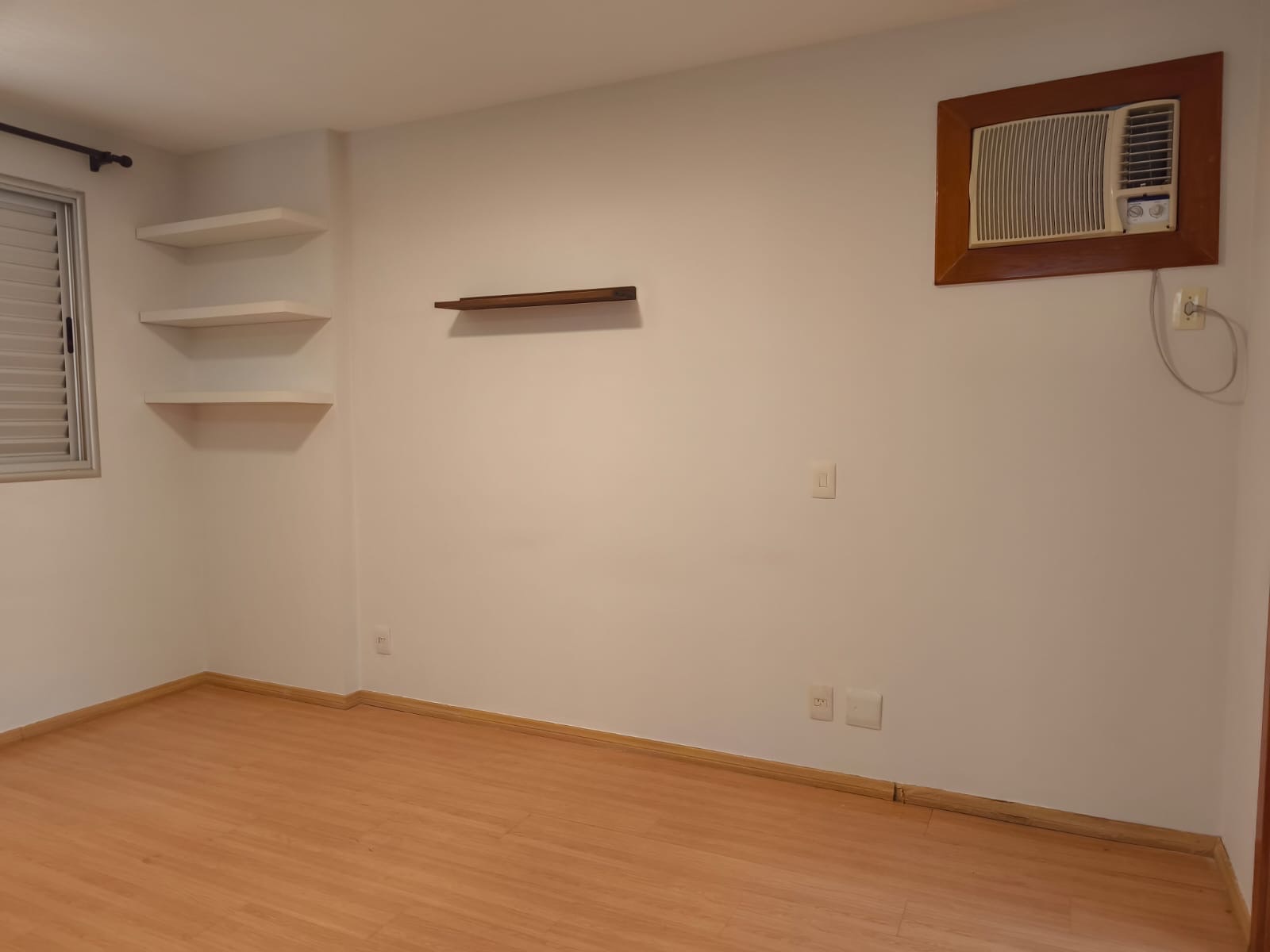 Apartamento à venda, Edificio Anita Malfatti, 103m² úteis, 3 quartos sendo 1 suíte, 2 vagas, andar altoGleba Fazenda Palhano, Londrina, PR