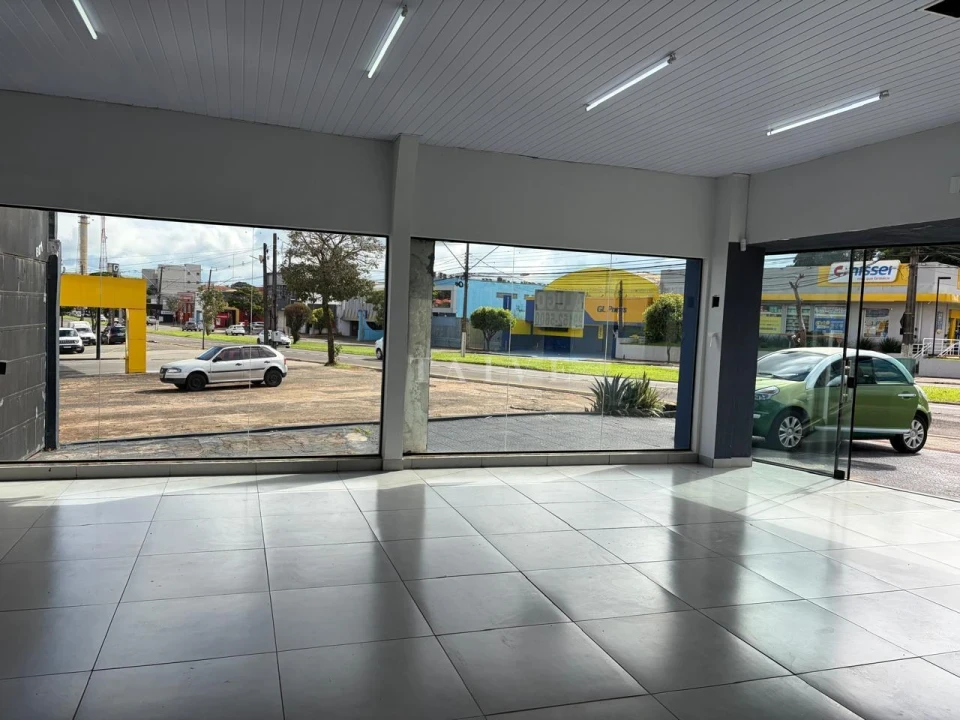 Imagens do imóveis Sala comercial de 741 m² para alugar na Avenida Tiradentes, Londrina/PR.