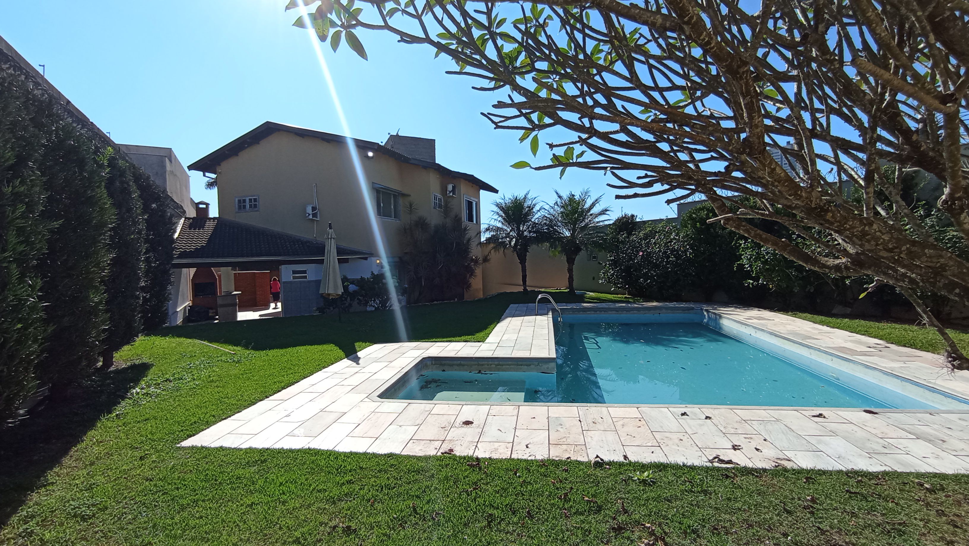 Casa à Venda, 4 quartos - 2 suítes/ piscina/ Tucanos,  Londrina, PR