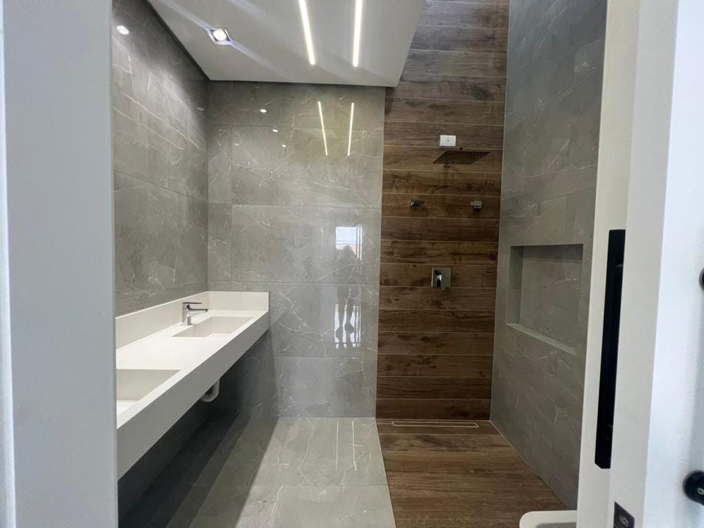 Casa à 173m² venda/3 suítes (sendo 1 master com closet)Piscina/4 vagas - Condomínio Legend Santa Rosa, Londrina, PR