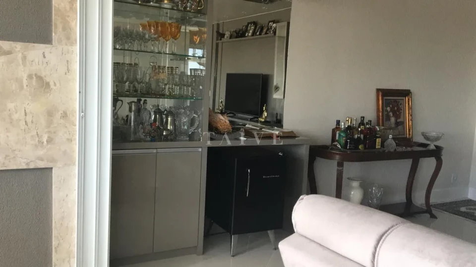 Locação Parc Güell, 3 suites, hidromassagem, vista lago igapó, planejado
