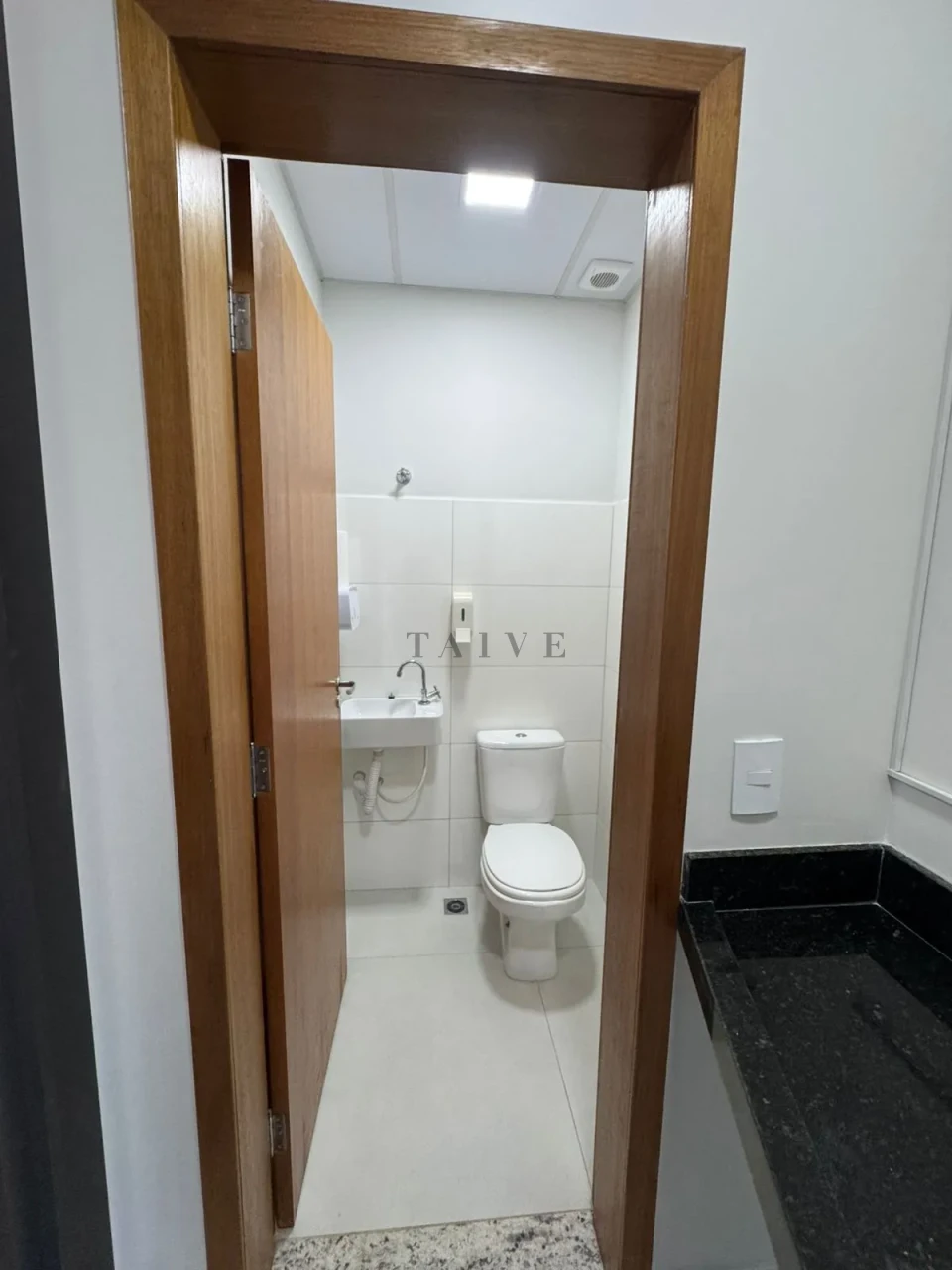 Aluga-se sala comercial próximo da UNIFIL e da Avenida JK, Londrina, PR - foto 6