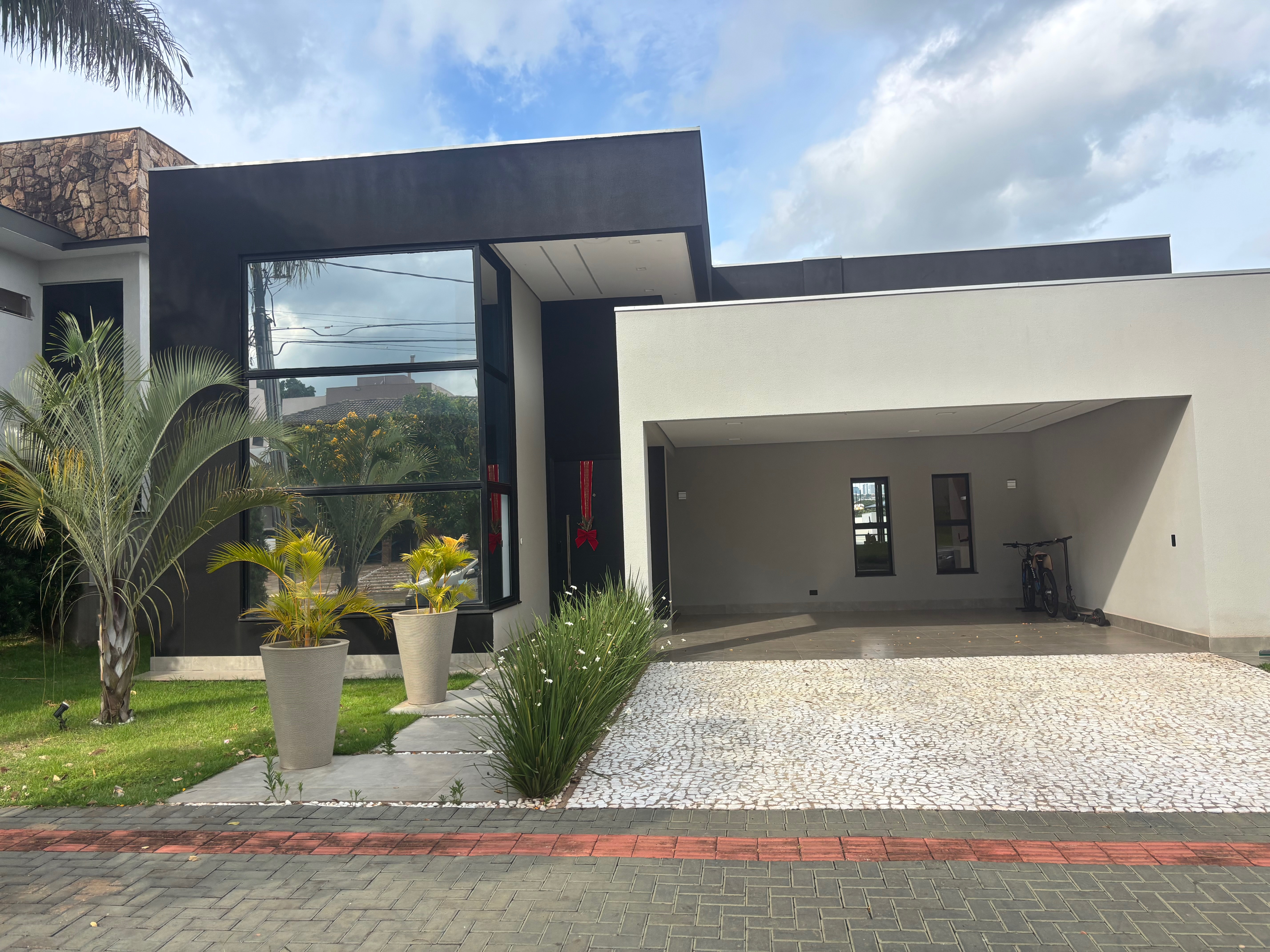 Casa térrea à venda, Condomínio Sun Lake, 249m² de construção, 3 suítes, 4 vagas  - Recanto do Salto, Londrina, PR