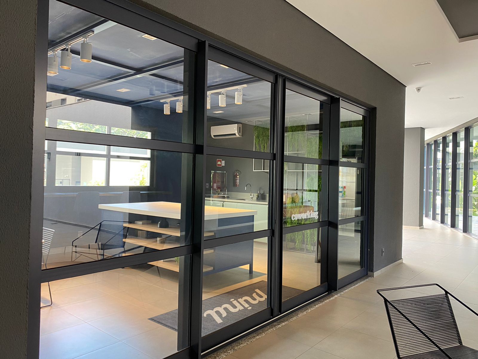 Apartamento novo à Venda, Edifício Mind, 02 quartos sendo 1 suíte, 02 vagas, andar alto, sacada fechada no skinglass- Terra Bonita, Londrina PR
