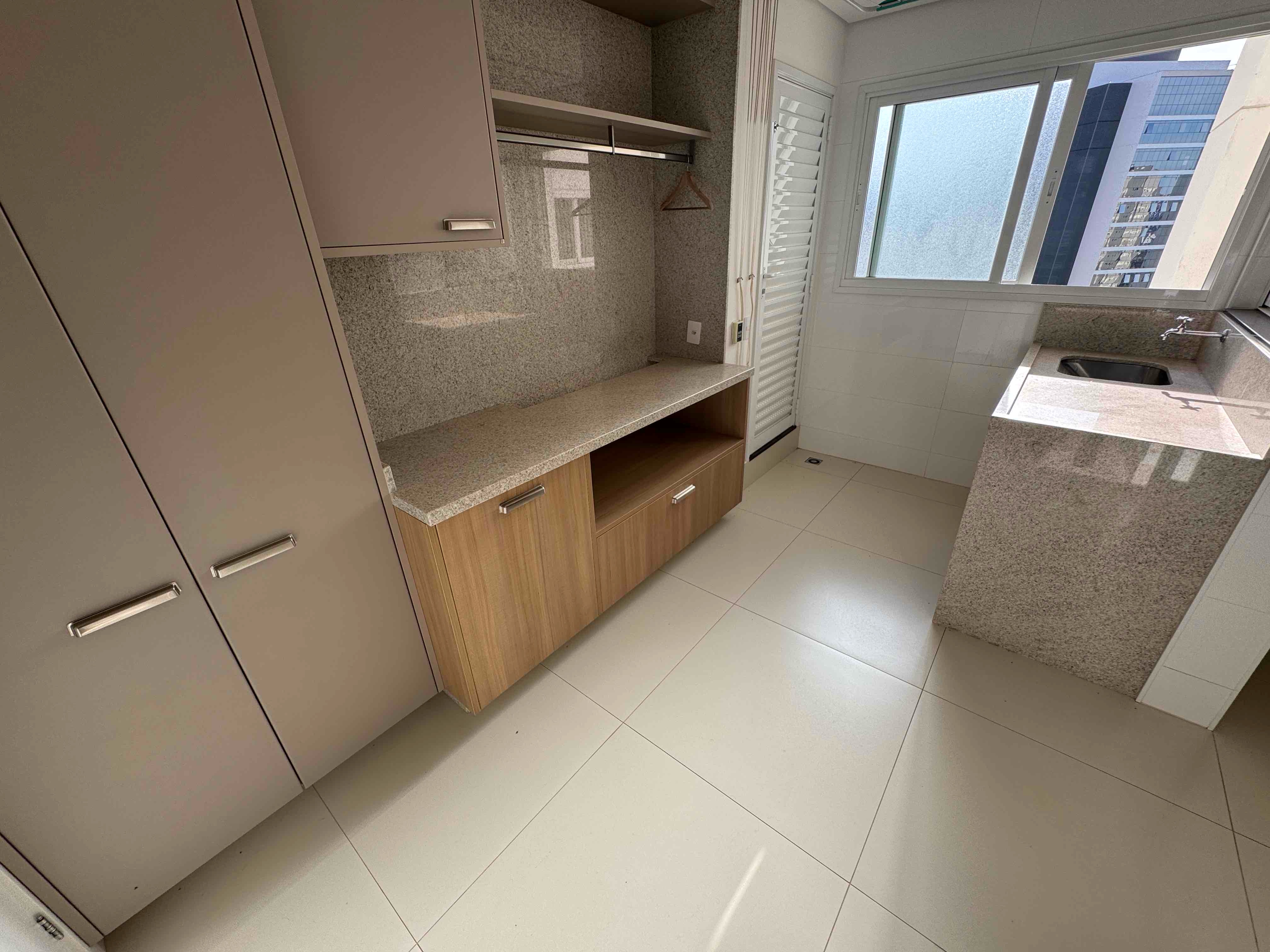 Apartamento à venda Landmark Residence, andar alto, Gleba Fazenda Palhano, Londrina, PR