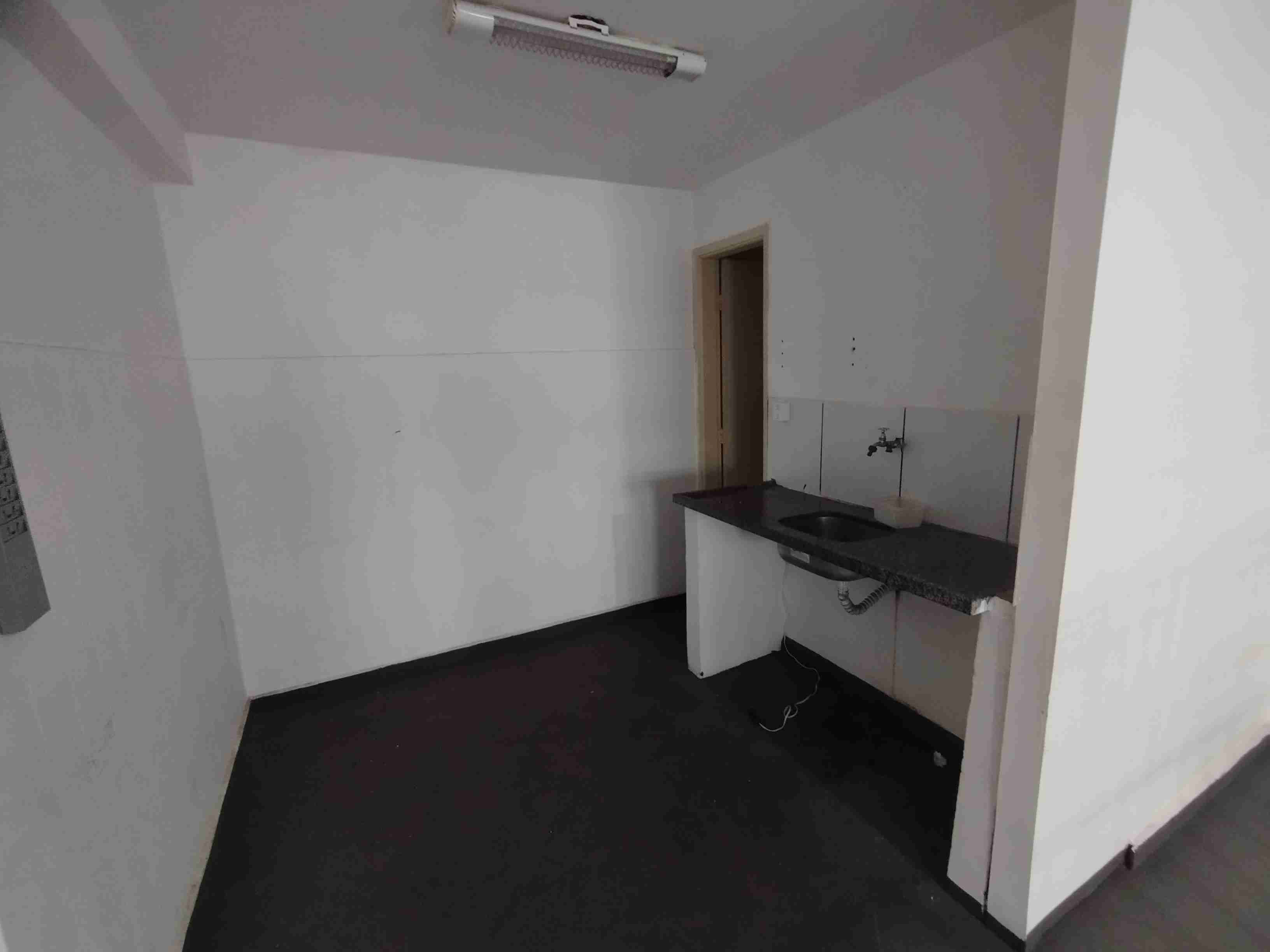Loja para locação, Rua Fernando de Noronha, centro, 160M², barracão com mesanino. amplo, frente vidro, aluguel R$ 5.000. Londrina-PR