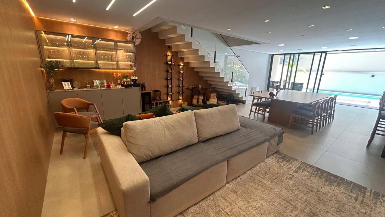 Imagens do imóveis Casa à venda,  226m² construção, porteira fechada, 3 suítes, piscina e churrasqueira, 4 vagas - Universitário, Londrina, PR