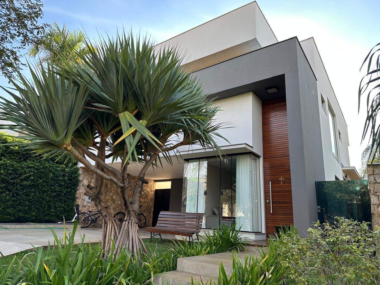 Sobrado 252m² à venda/3 suítes/4 vagas - Cond. Golden Hill - Esperança, Londrina, PR