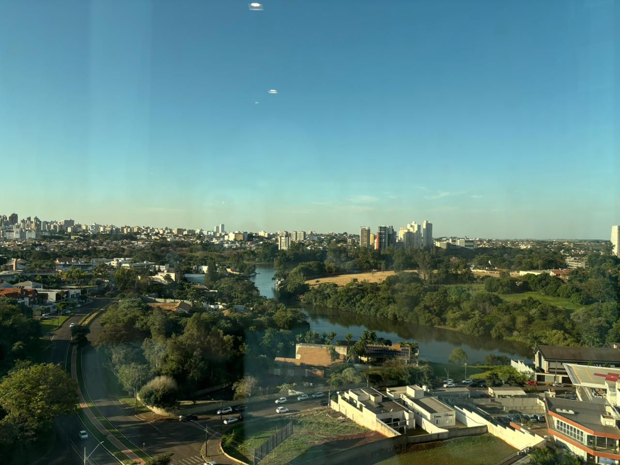 Apartamento à venda - 240m² úteis, 4 quartos sendo 2 suítes/ andar alto / 4 vagas de garagem /  PALAZZO VERONESI - Londrina/PR