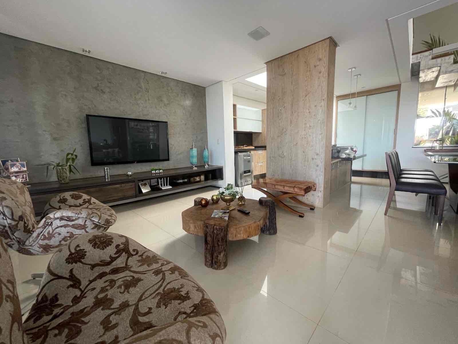 Casa à venda, Royal Forest, 300m² úteis, 3 suítes, aquecimento solar, piscina, quintal,  4 vagas -  Esperança Londrina, PR