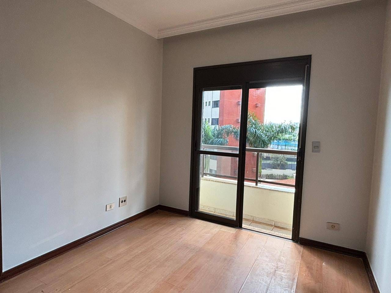 Apartamento à Venda,  260m² úteis, Edifício London Lake, 04 suítes, vista para lago 3 vagas - Caiçaras, Londrina, PR