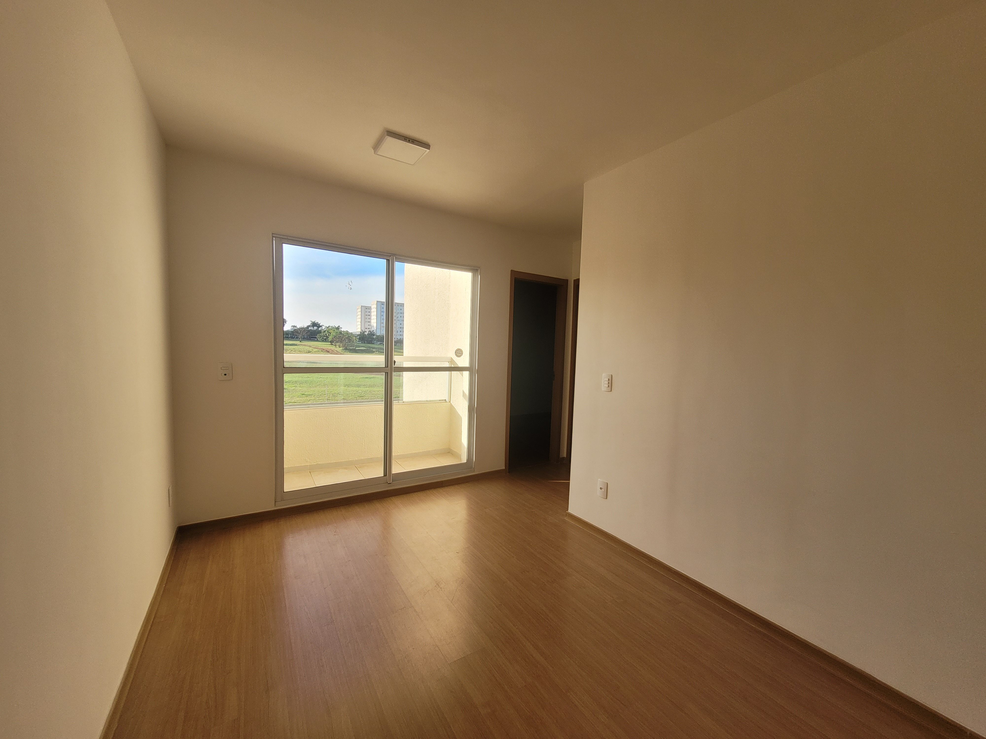 Apartamento à Venda no Edifício La Sicilia, 46m² úteis, 2 quartos, sacada com churrasqueira - Gleba Fazenda Palhano, Londrina,Paraná.