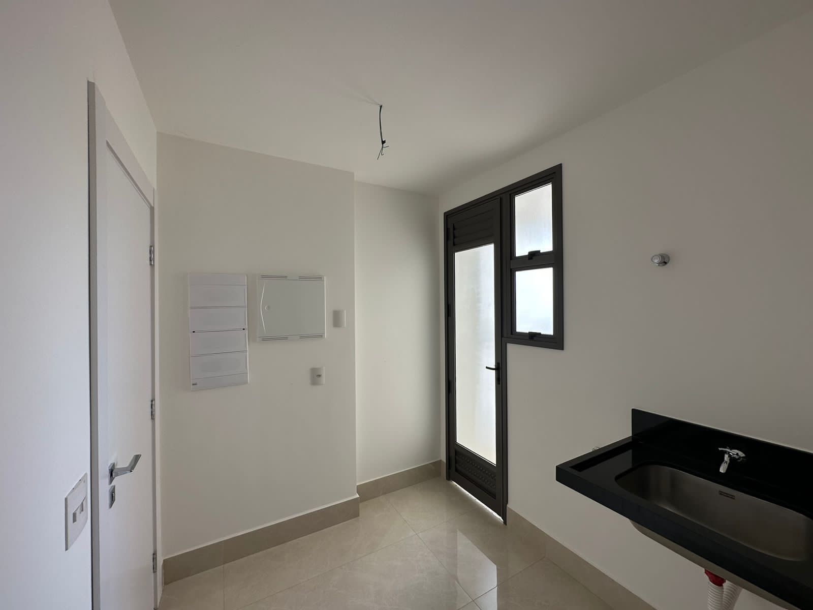 Apartamento à venda, Edifício Grand Palais,  216m² úteis, 3 suítes, sacada c/ skinglas, elevador privativo, 3 vagas , andar alto -Gleba Palhano- 