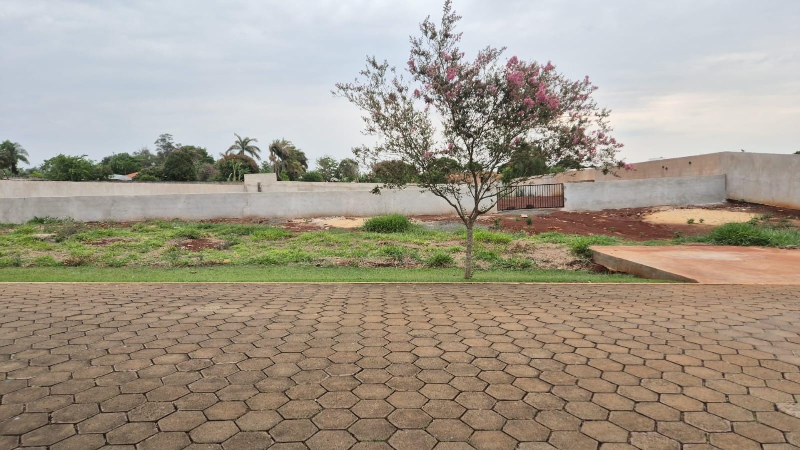 Terreno à venda, 2600 m2  Condomínio Estancia Bom Tempo, Murado e bem localizado, Londrina, PR