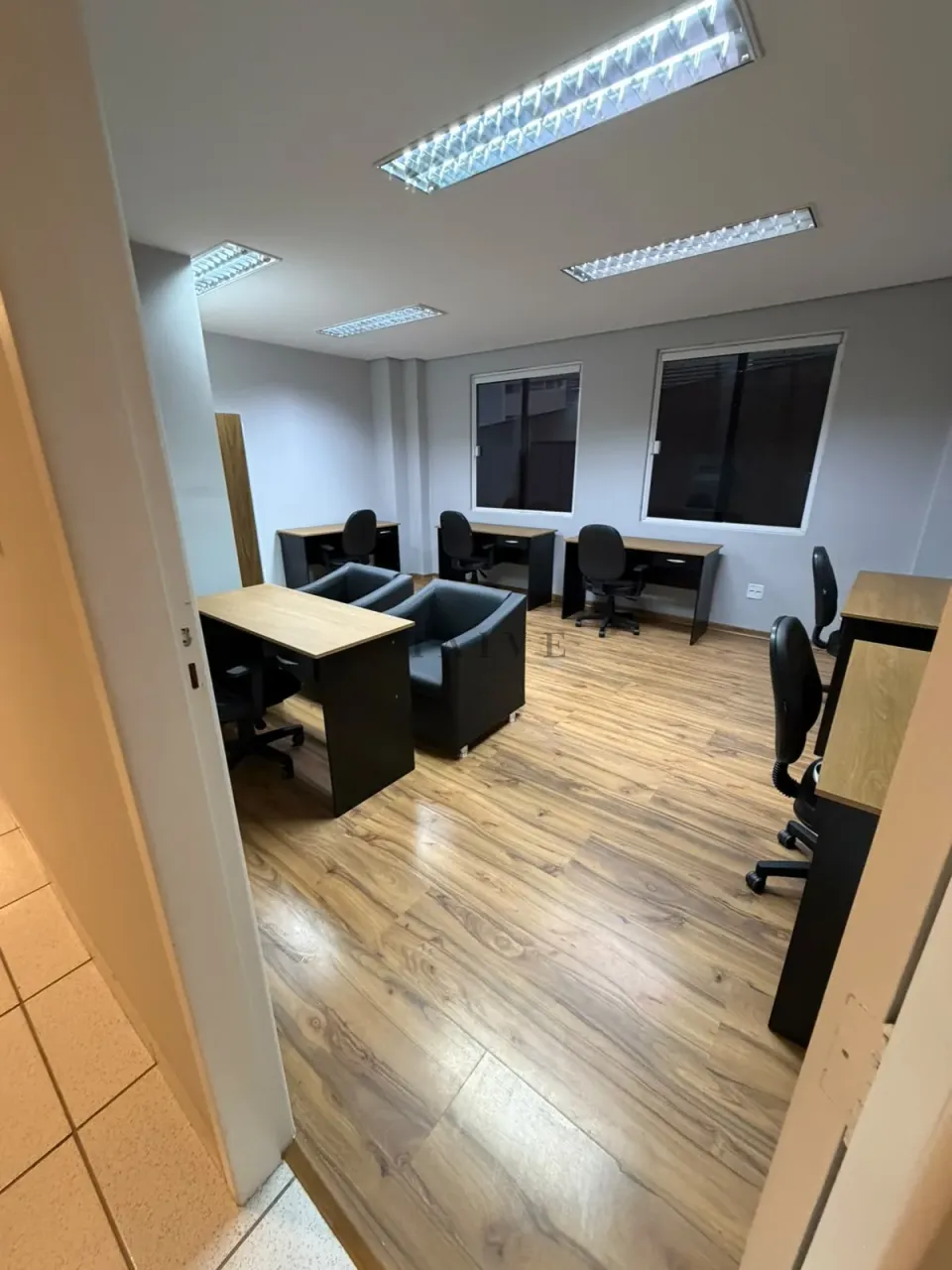 Comercial Para Alugar Centro Londrina, mobiliada, climatizada, de 11 m², 13 m², 19 m², 20 m², 22 m², a partir de 1.590 reais - Centro, Londrina