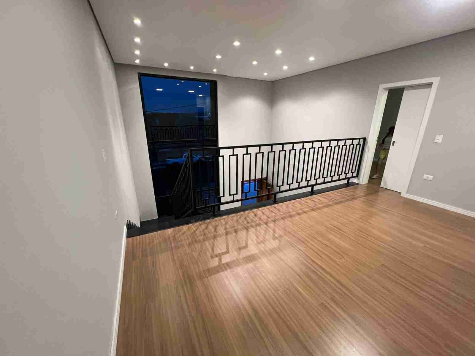 Casa à venda em condomínio Bella Vitta, porteira fechada, 4 suítes , 258 M² construção, piscina- Cidade Industria 2, Londrina - PR