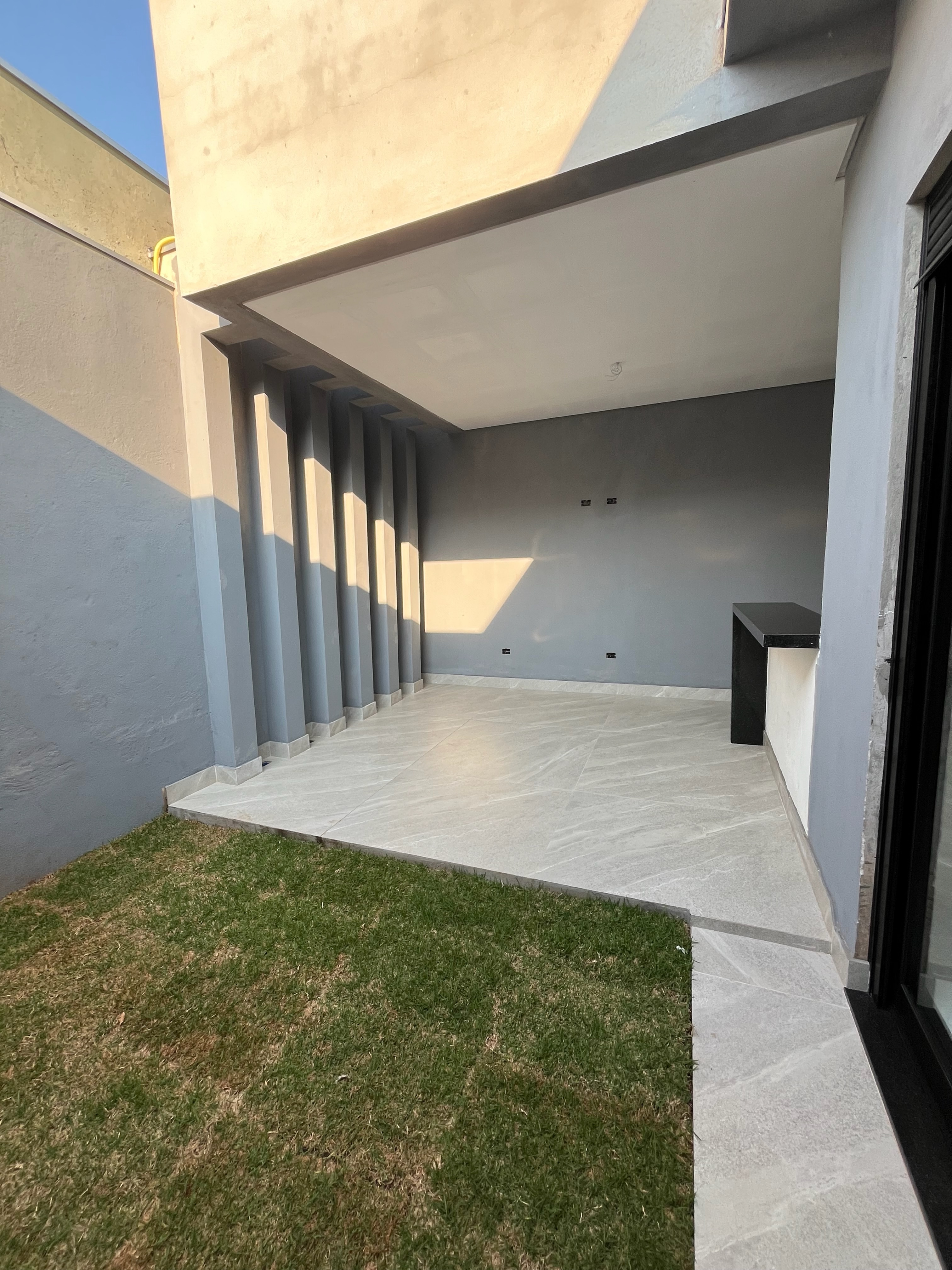 Casa  alto padrão,  à Venda, 140m², 3 dormitórios, 1 suíte próximo ao Aeroporto - Dom Pedro, Londrina, PR