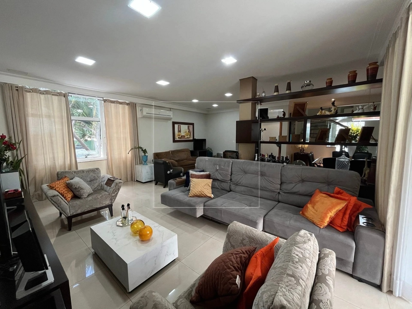 Casa à venda, Alphaville Imbuias, 400m² úteis, 4 quartos sendo 3 suítes, mobiliada -  Vivendas do Arvoredo, Londrina, PR