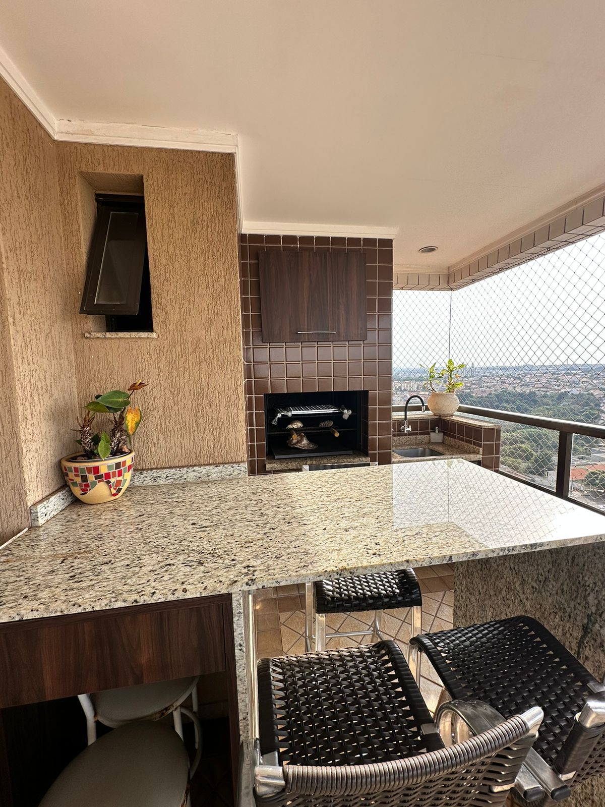 Apartamento à venda, Condomínio Colina Menphis,  195m² úteis, 4 quartos sendo 1 suíte, andar alto, 2 vagas - Andrade, Londrina, PR