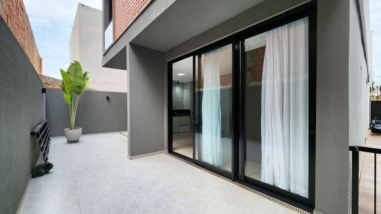 Casa à venda , Condomínio Tangará, 235m² privativos, 3 suítes, 4 garagens, churrasqueira - Parque Tauá, Londrina, PR