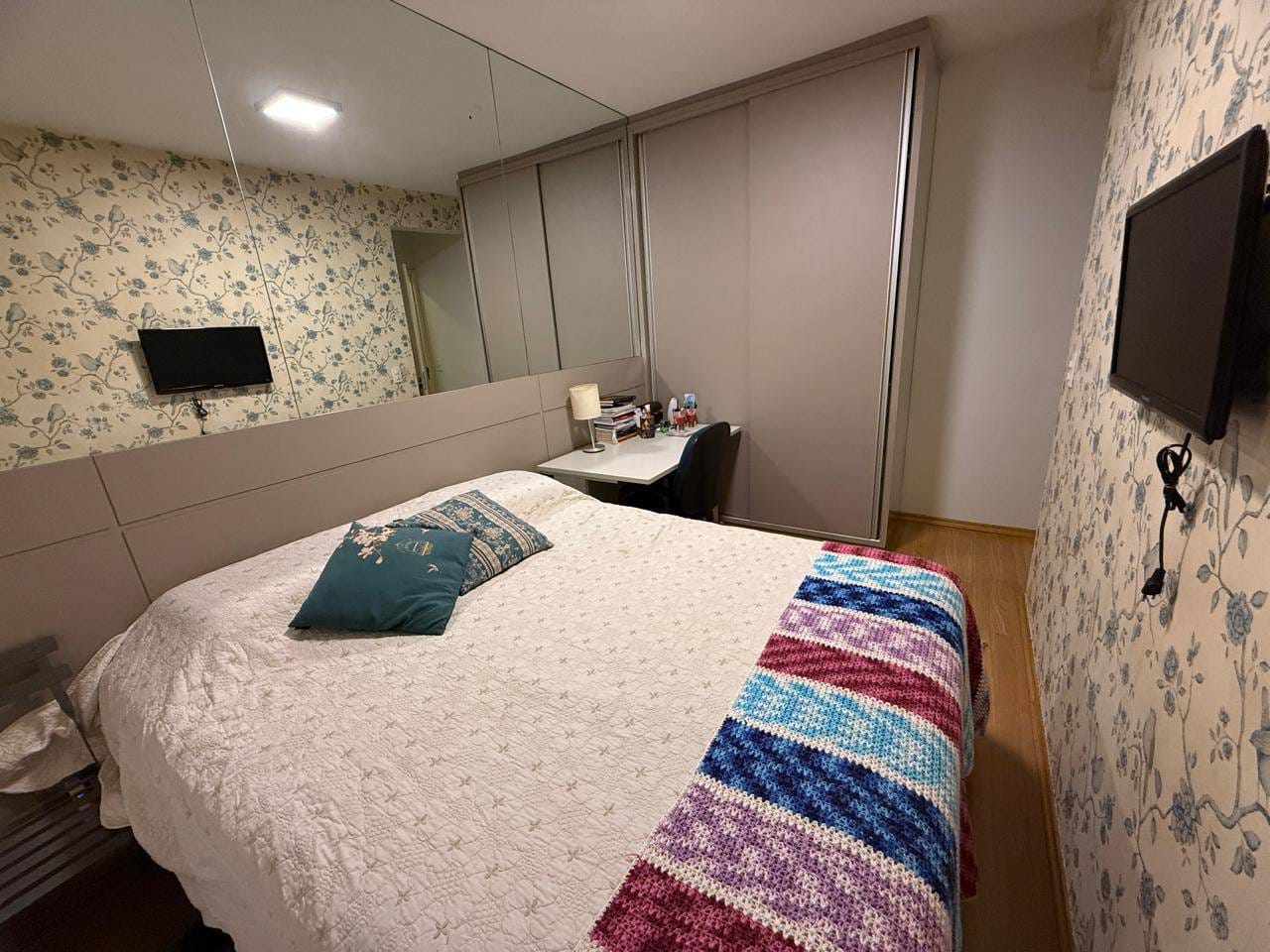 Apartamento à venda, Ed. Marco dos Pioneiros  2 Dorm, Mobiliado, Sacada c/ Churrasqueira, Andar Alto, Jard. Morumbi, Londrina, PR