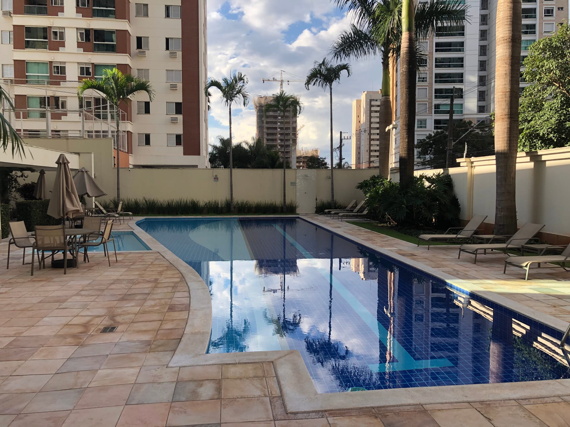 Apartamento à venda, Edifício Le Blanc, 236m² úteis, 3 suítes, 4 vagas, elevador privativo, ampla varanda gourmet - Gleba Palhano, Londrina, PR