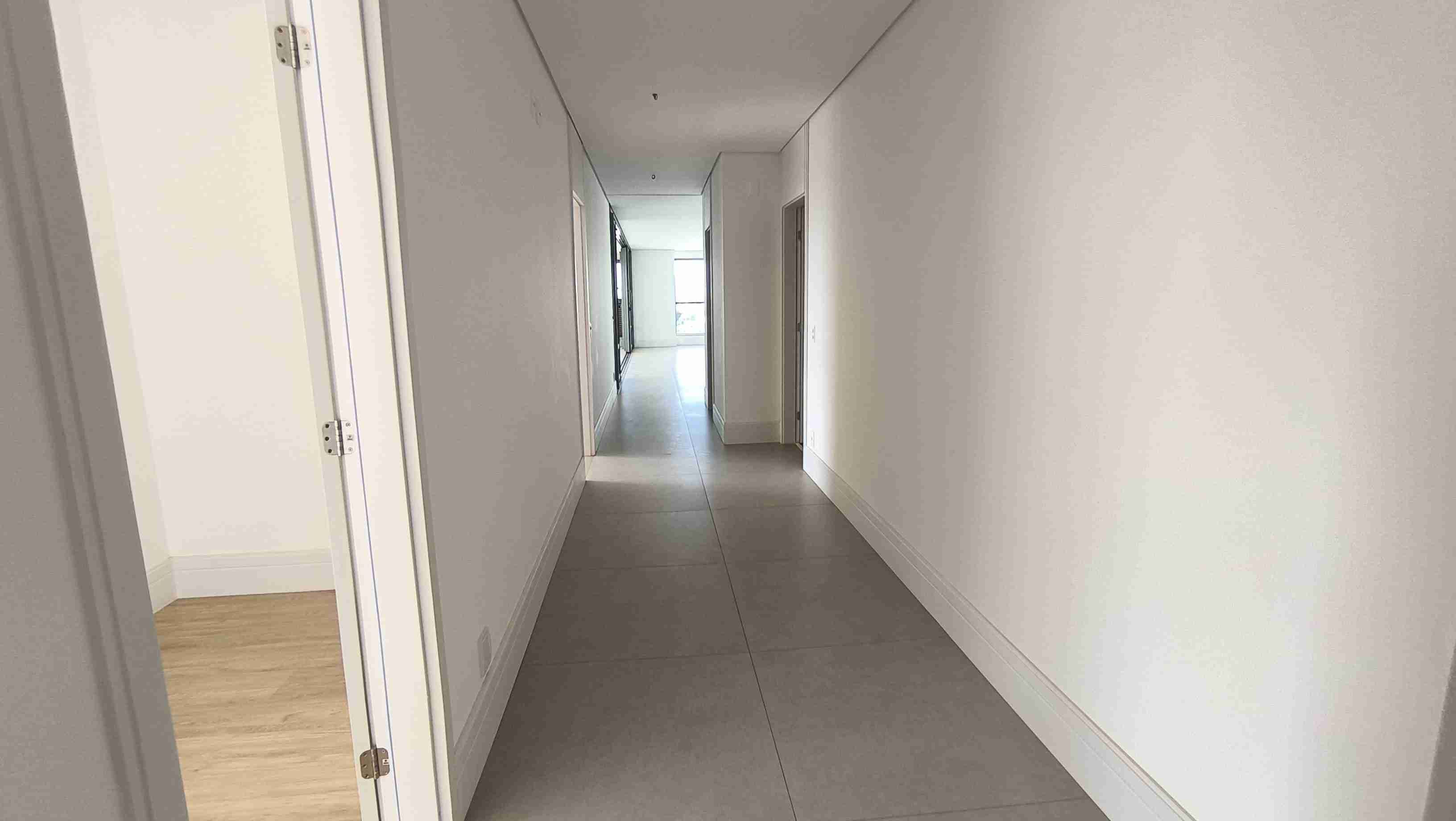 Apartamento à venda no Edifício Le Reve, 323m² úteis, 3 suítes, vista para o lago, 4 vagas - Gleba Palhano, Londrina, PR