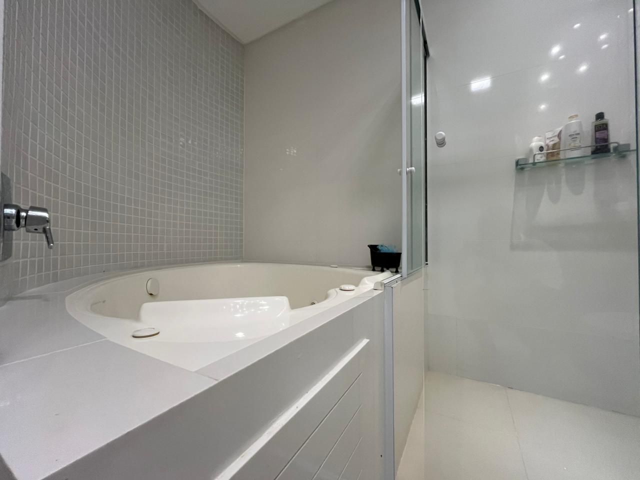 Apartamento com vista mar no Edifício Dubai Tower Residence em Itapema, SC