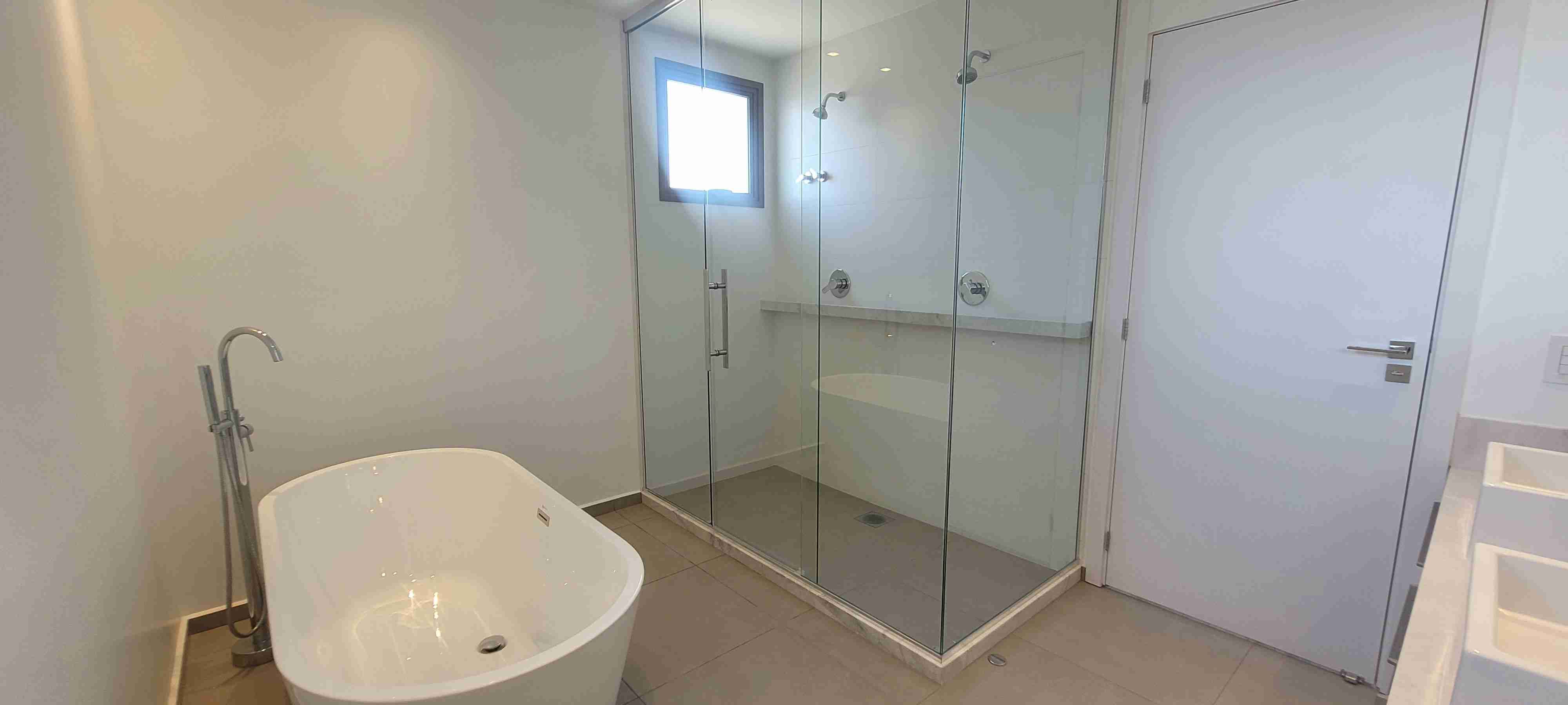 Apartamento para locação no Edifício Epic, 3 Suites, andar alto, Semi mobiliado , 2 vagas- Gleba Palhano-PR