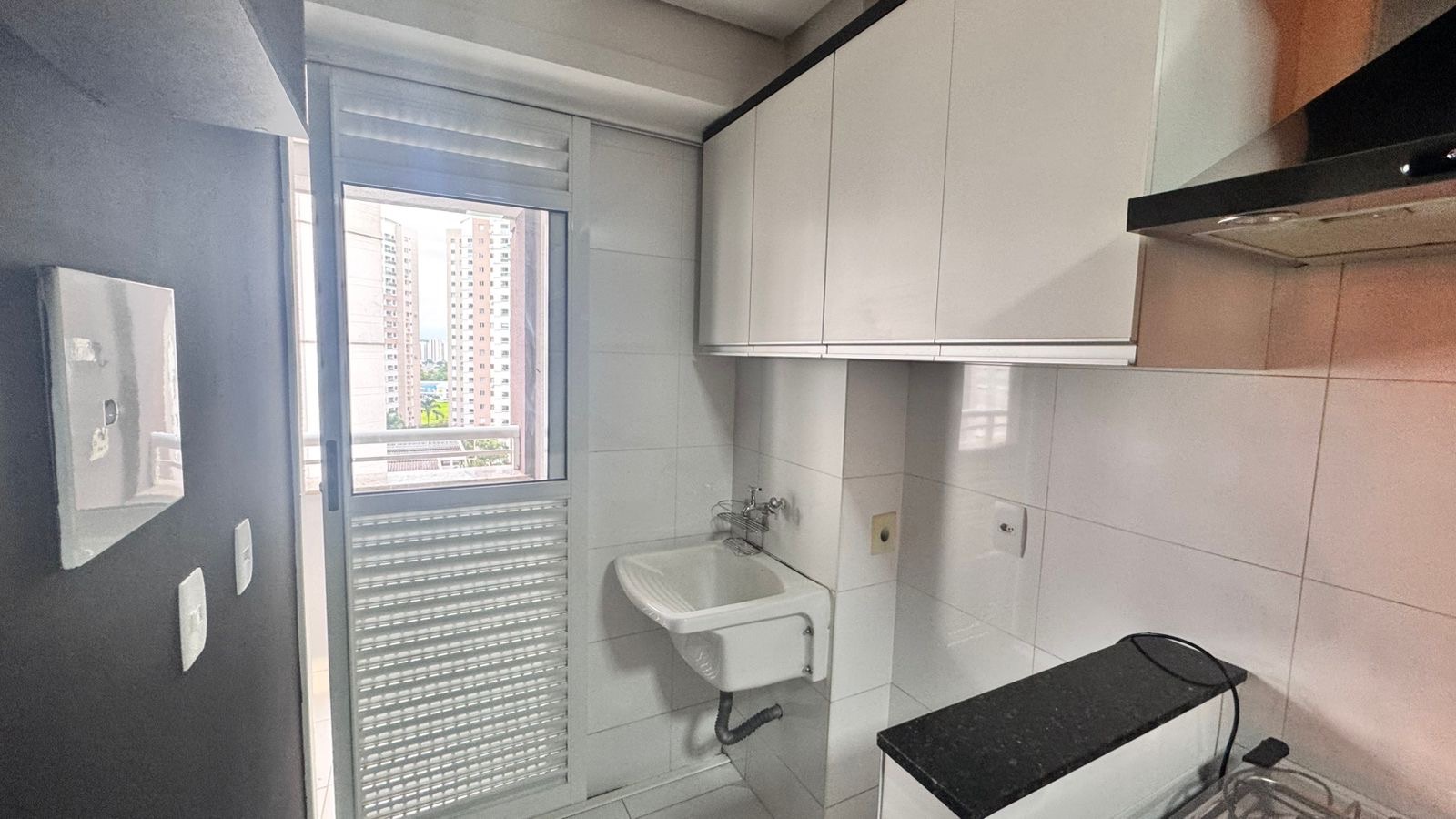 Apartamento para venda, Edifício Liberty Towers,  77m² úteis, 2 quartos sendo 1 suíte, andar alto, com planejados -  Santa Rosa, Londrina, PR