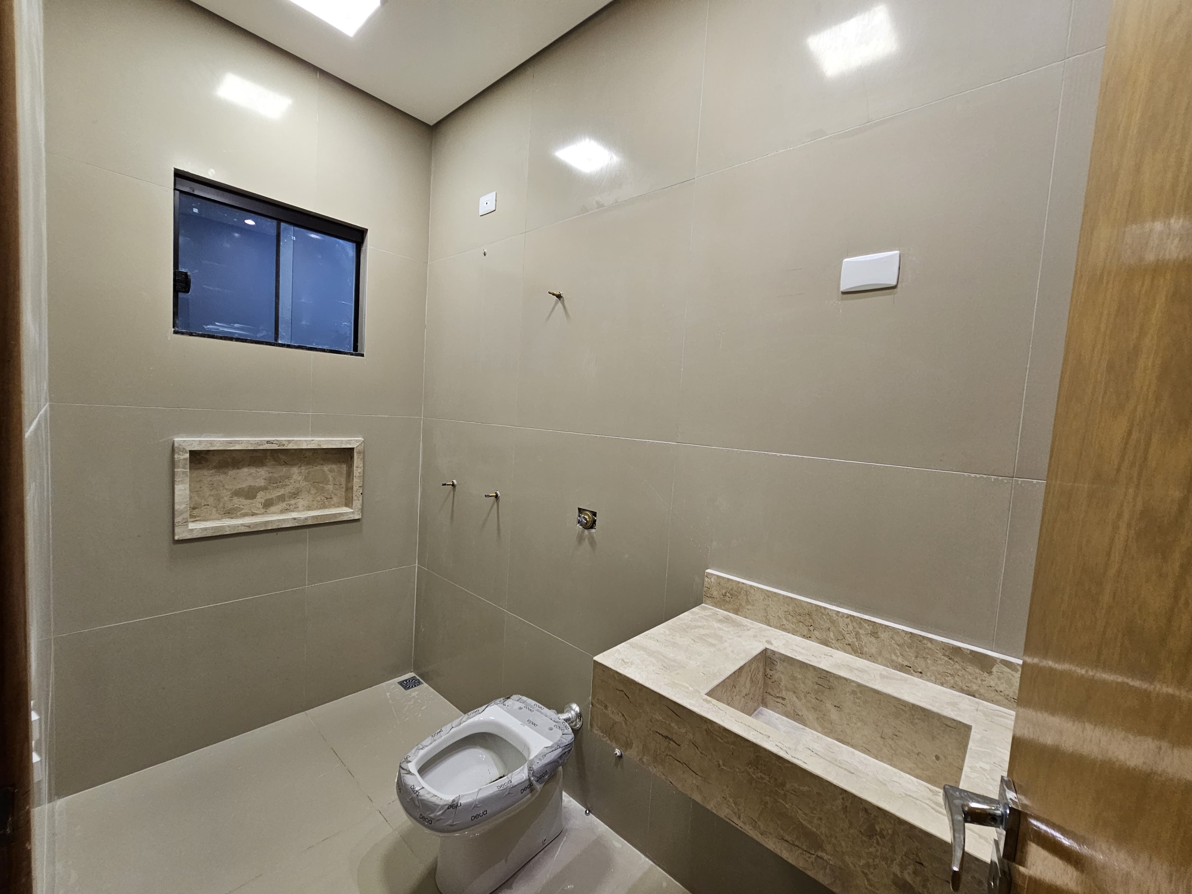 Casa à Venda 130m2/3 quartos(sendo 1 suíte), espaço gourmet, 2 vagas- Jardim Piza, Londrina, PR