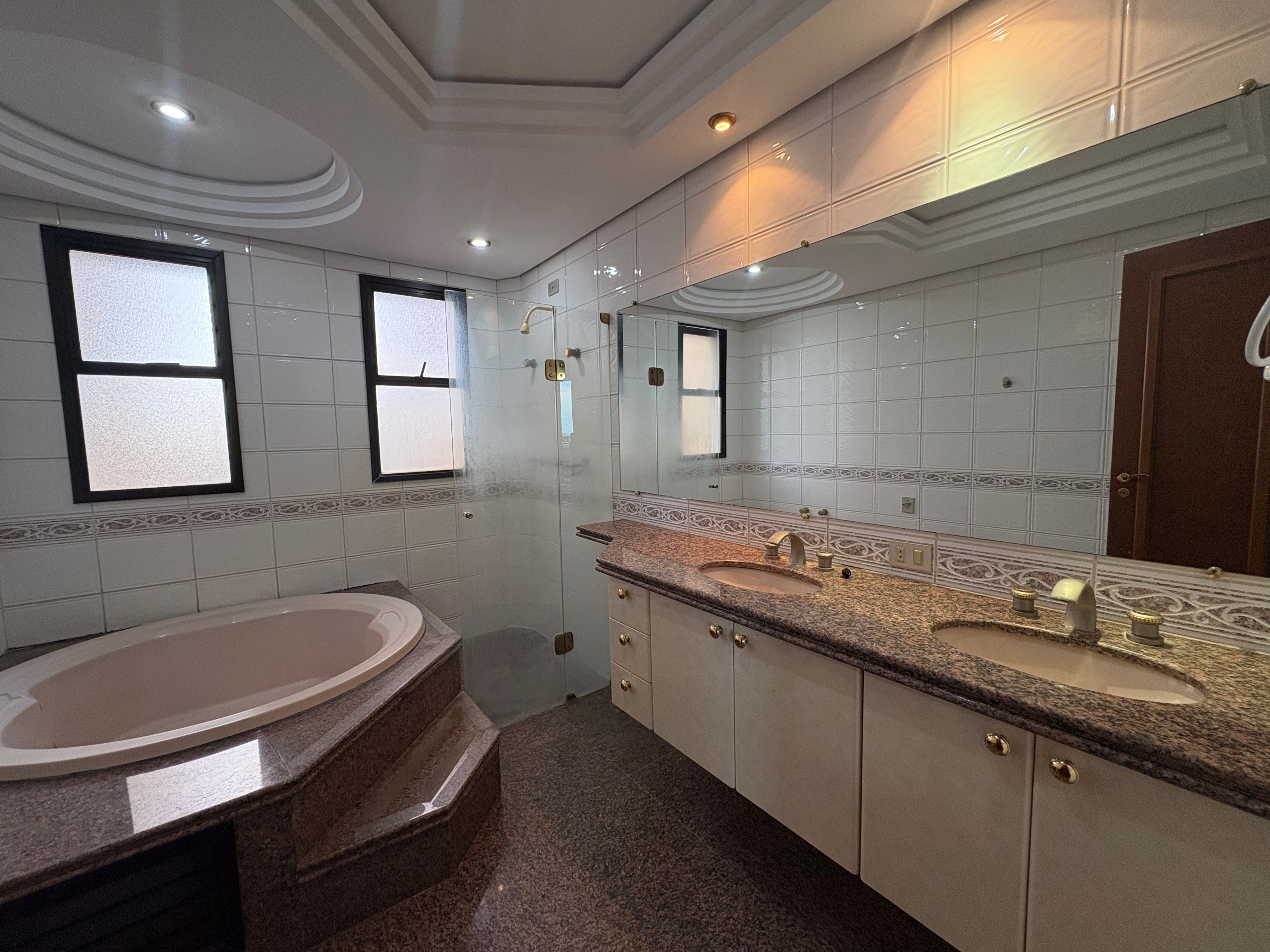 Apartamento à venda, Edifício Palais Lac Dor, 3 suítes, 5 vagas  - Londrina, PR